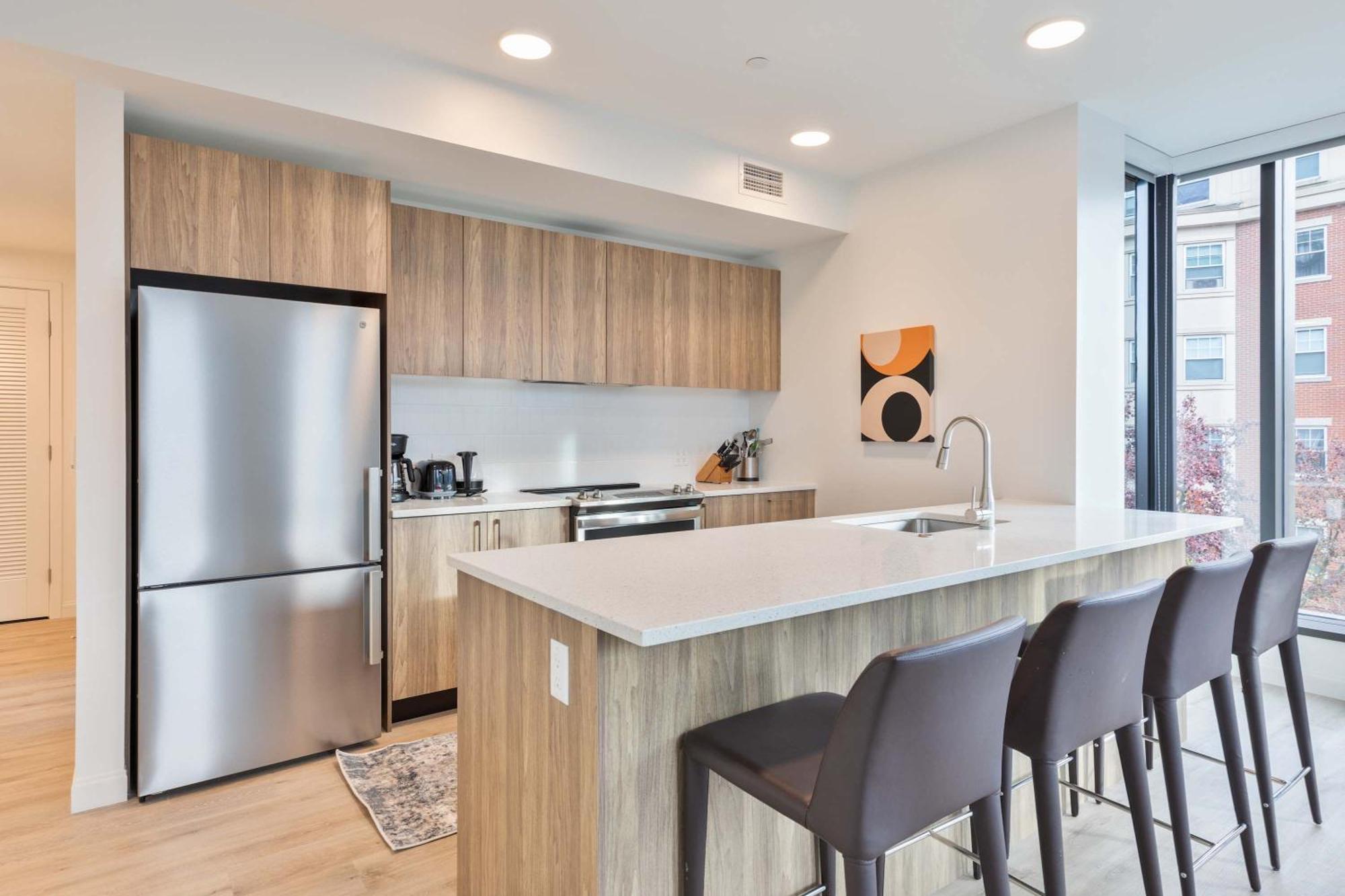 Spacious With Kitchen * Boston