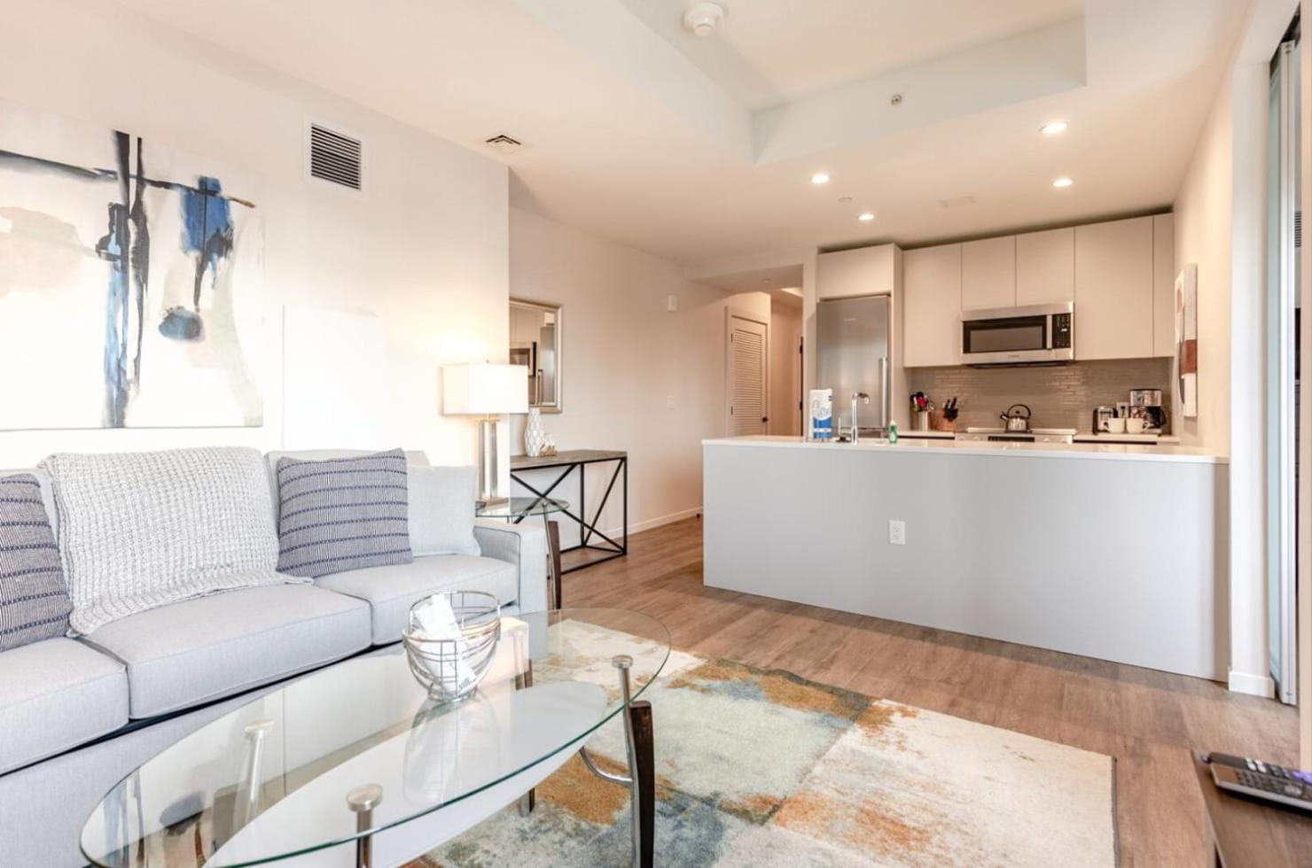 Luxury Seaport With Pool Apartment