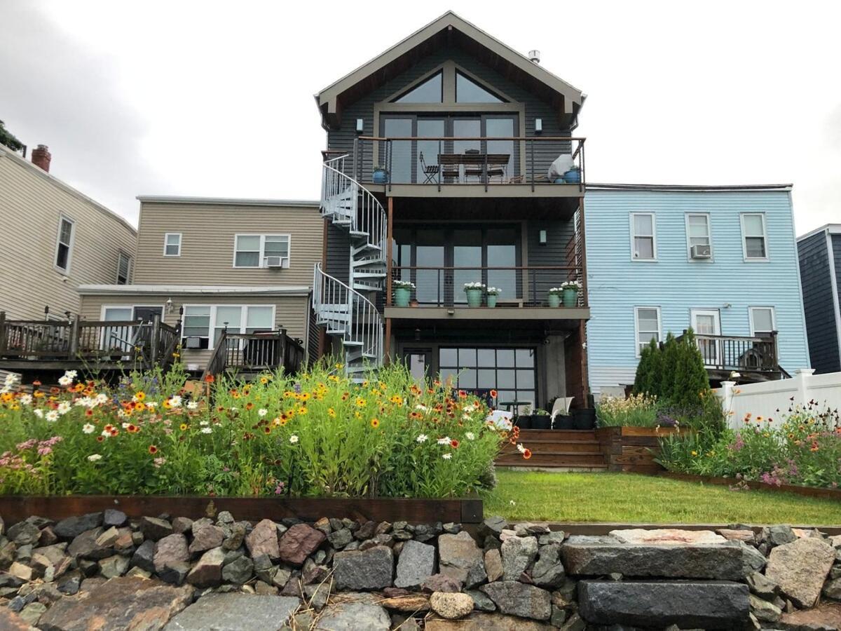 Waterfront Escape - Close To Airport & Downtown Villa *