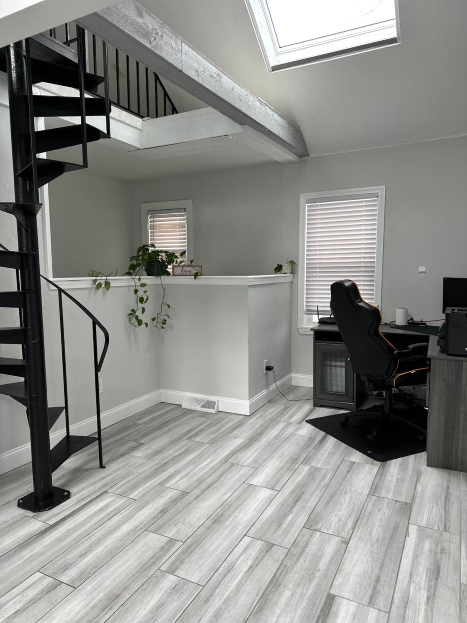 Stylish 2nd Floor Unit, Are Going To It! Boston