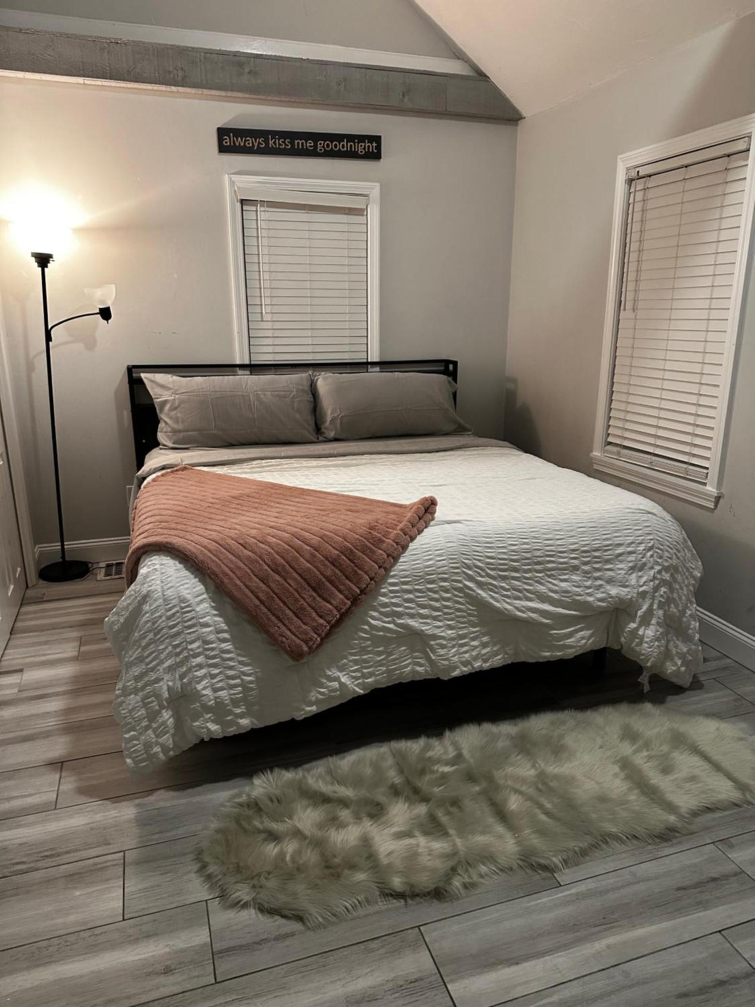 Stylish 2nd Floor Unit, Are Going To It! *