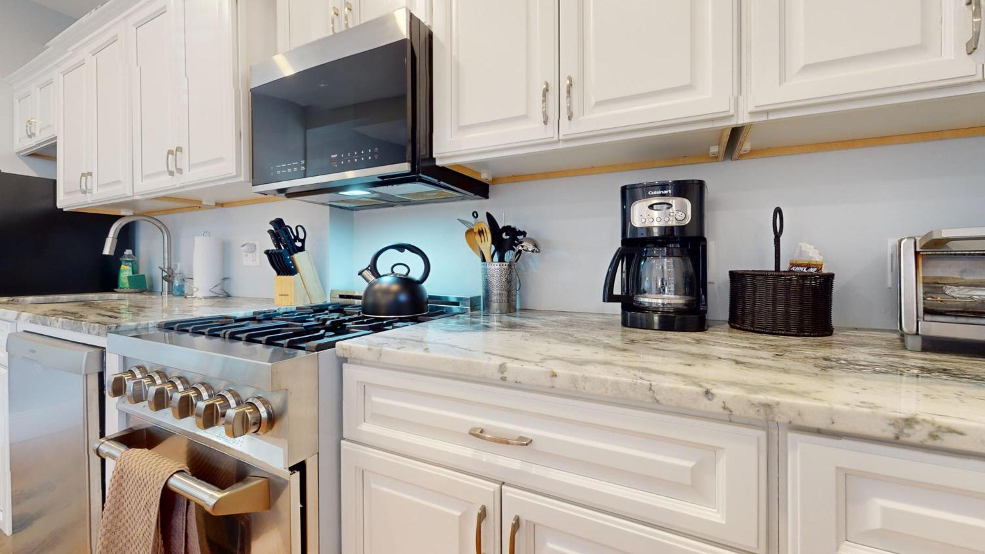 Renovated, Spacious Studio, Near Bc, Bu, Porch * Boston