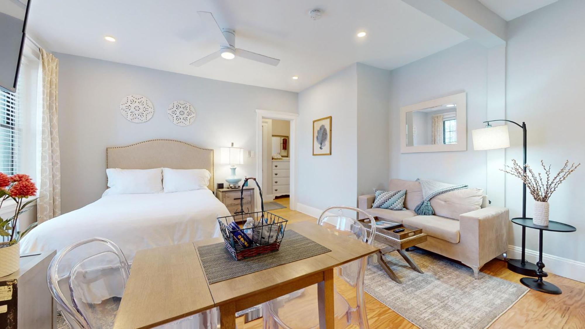 Renovated, Spacious Studio, Near Bc, Bu, Porch