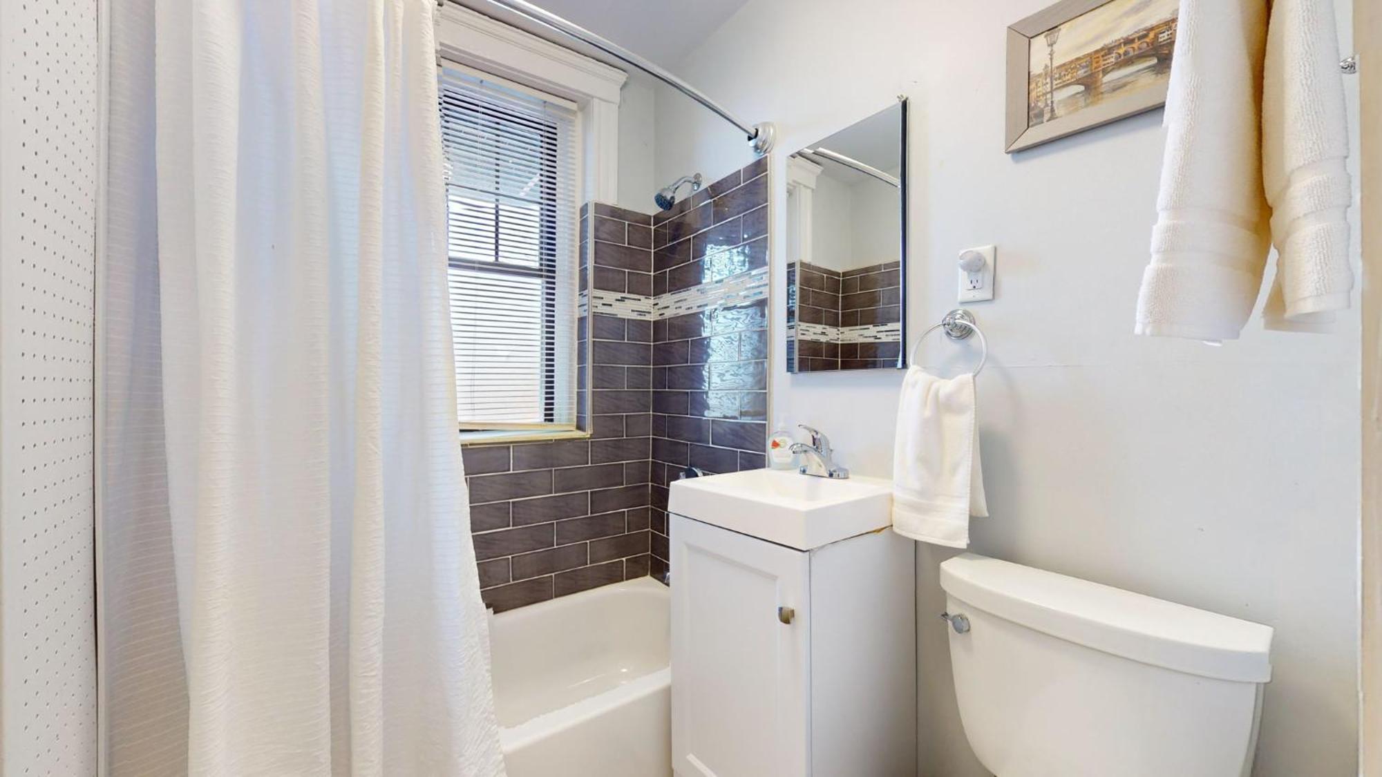 Apartment Renovated, Spacious Studio, Near Bc, Bu, Porch