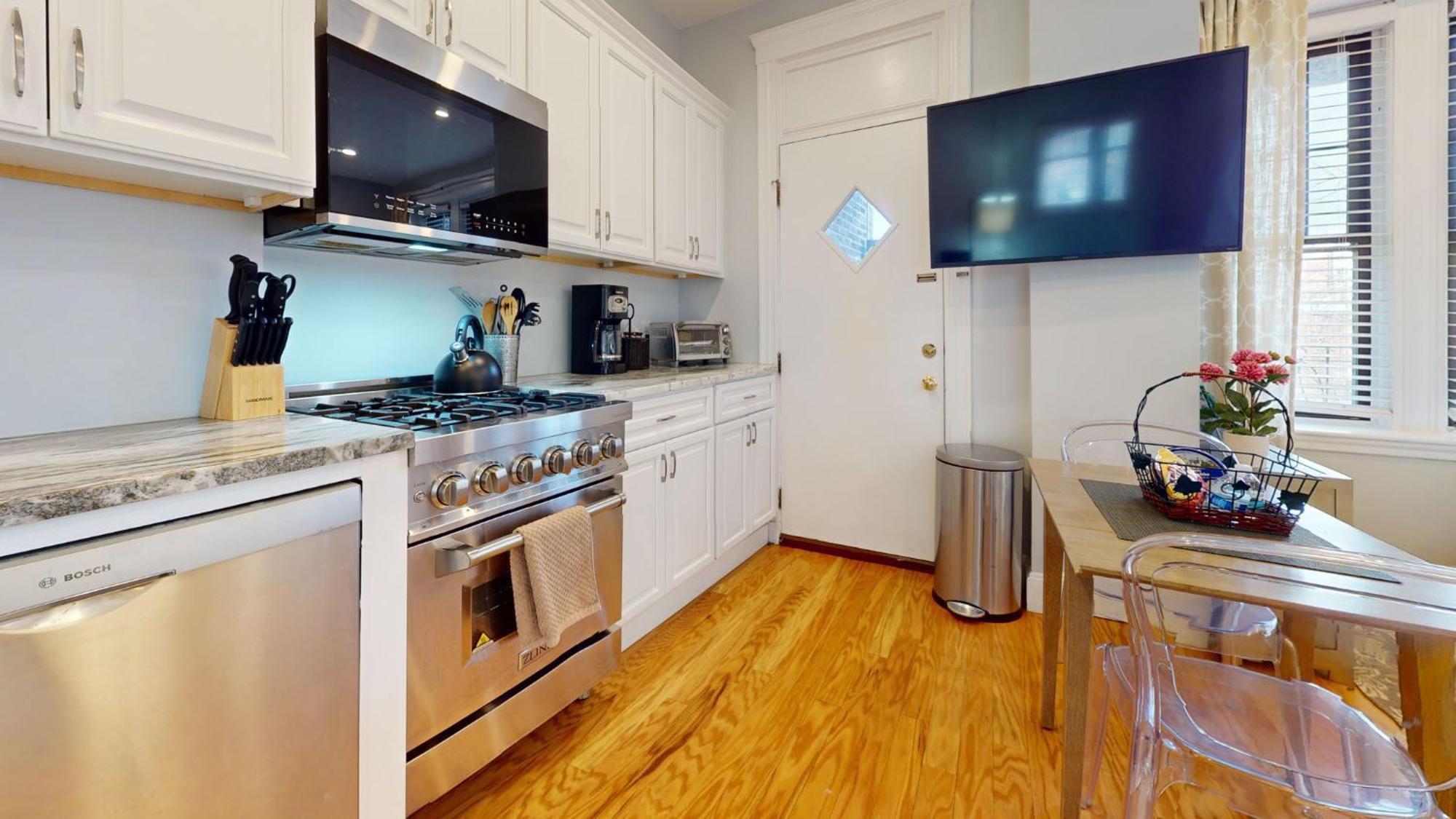 Renovated, Spacious Studio, Near Bc, Bu, Porch Apartment *