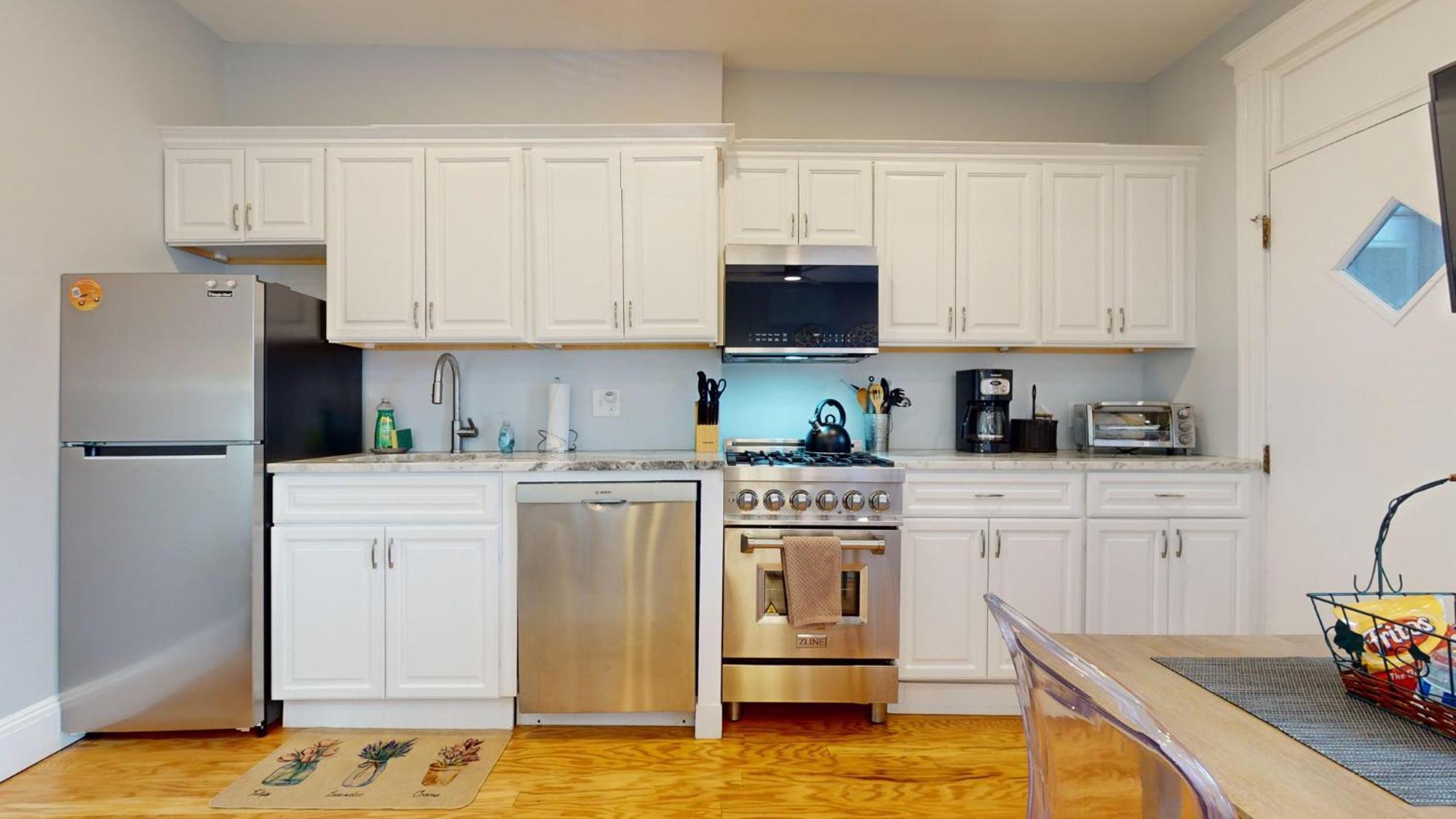 Apartment Renovated, Spacious Studio, Near Bc, Bu, Porch Boston