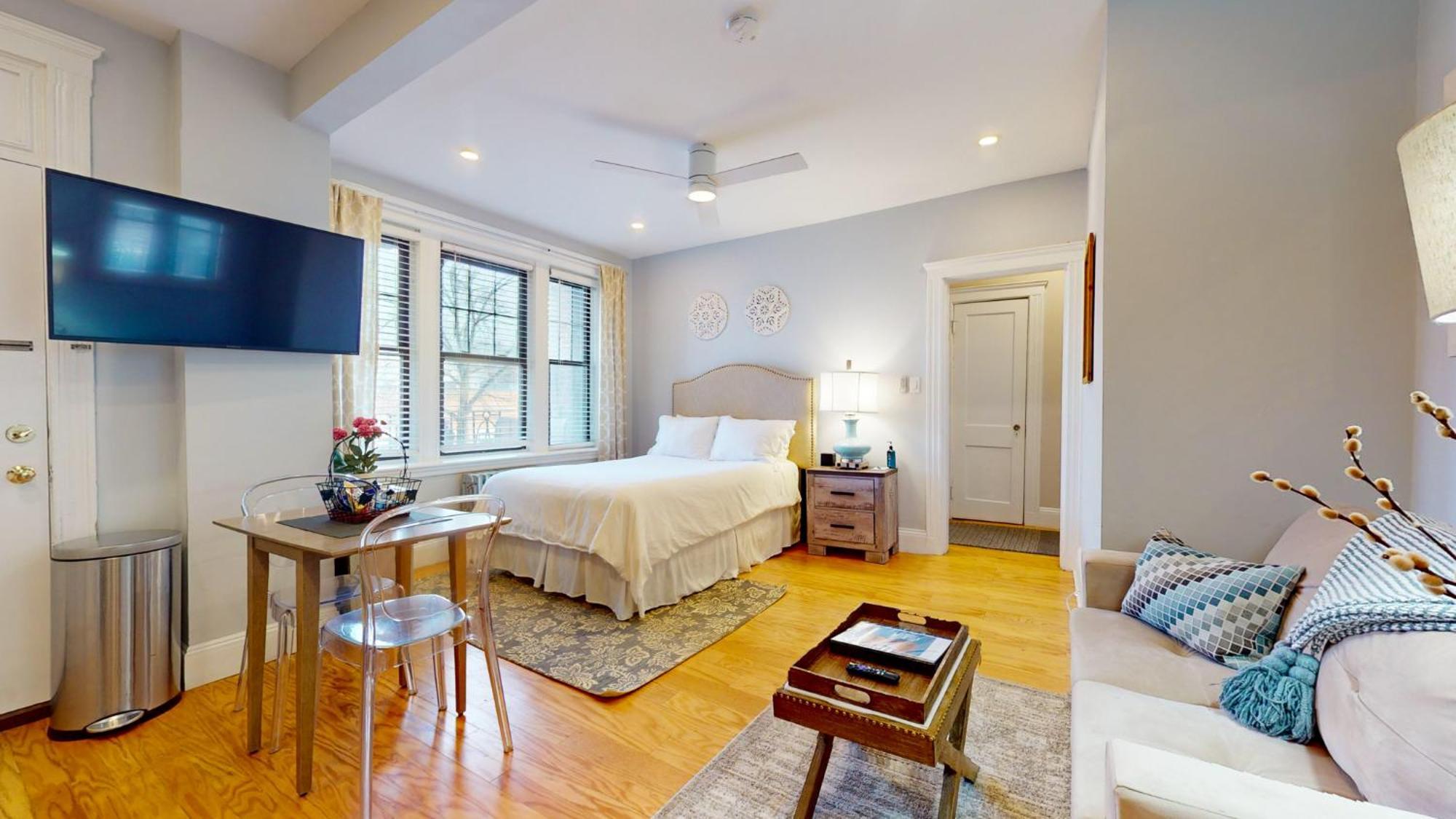 Renovated, Spacious Studio, Near Bc, Bu, Porch * Boston