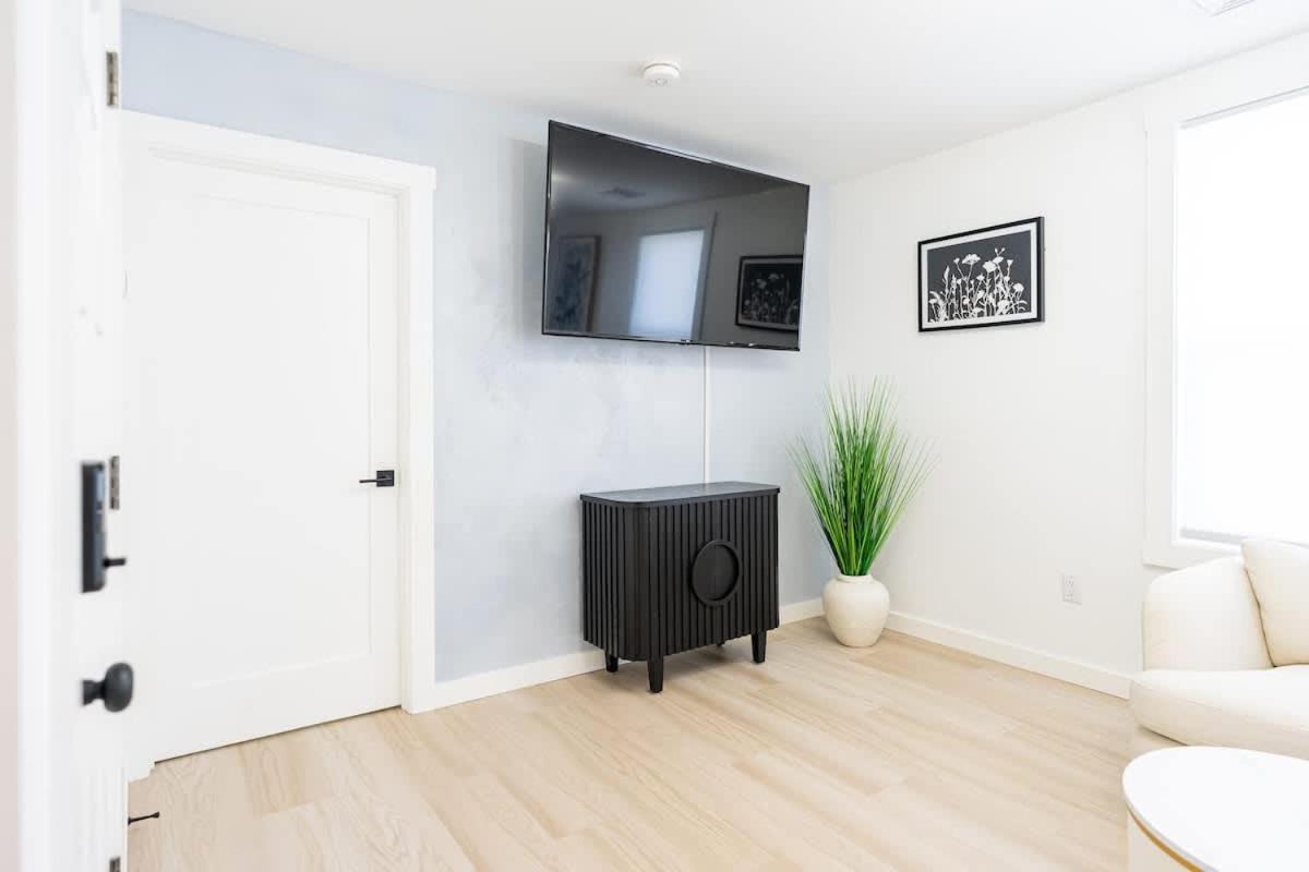 Luxury 2 Bed 2 Bath East Apartment Boston