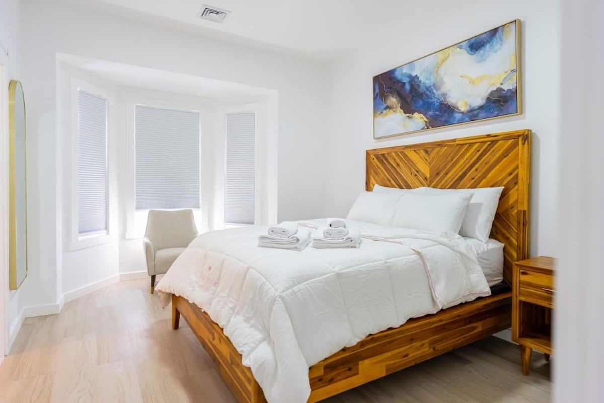 Luxury 2 Bed 2 Bath East