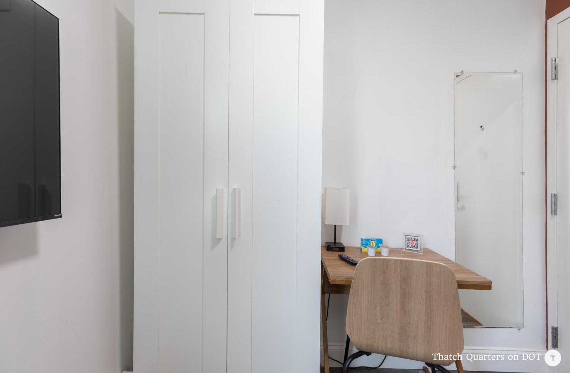 Quarters On Dot By Thatch