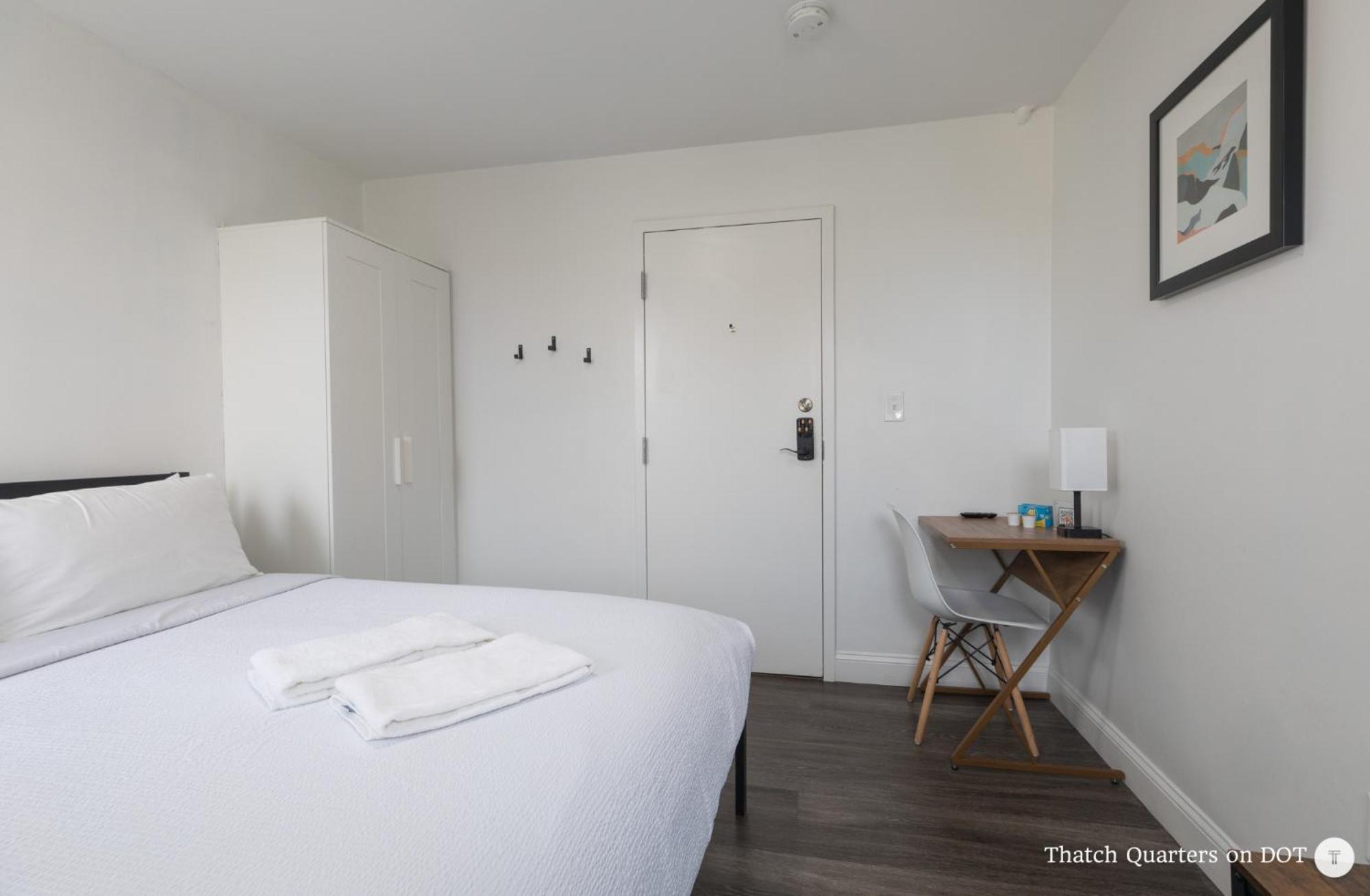 Apartment Quarters On Dot By Thatch