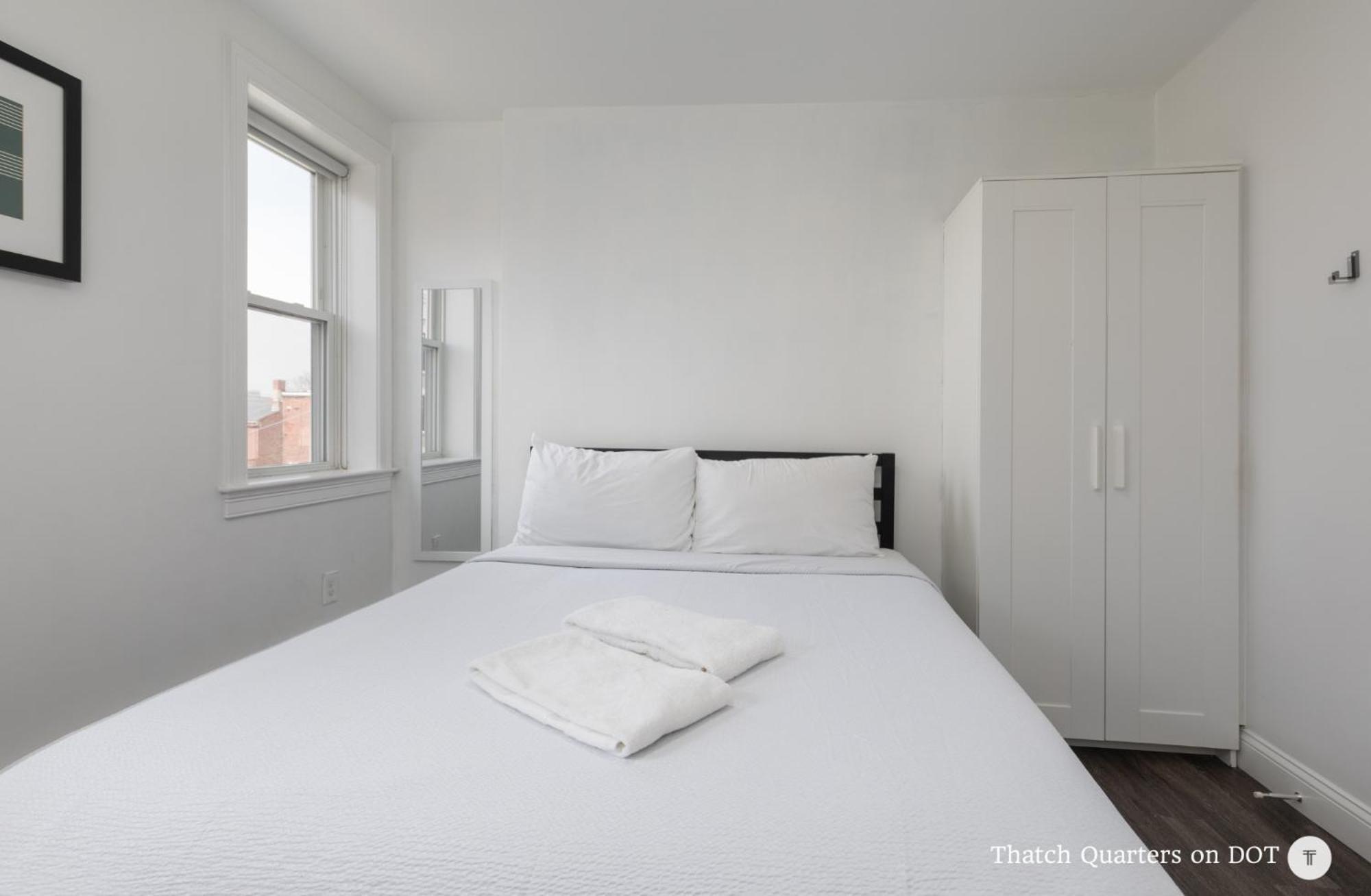 Apartment Quarters On Dot By Thatch *