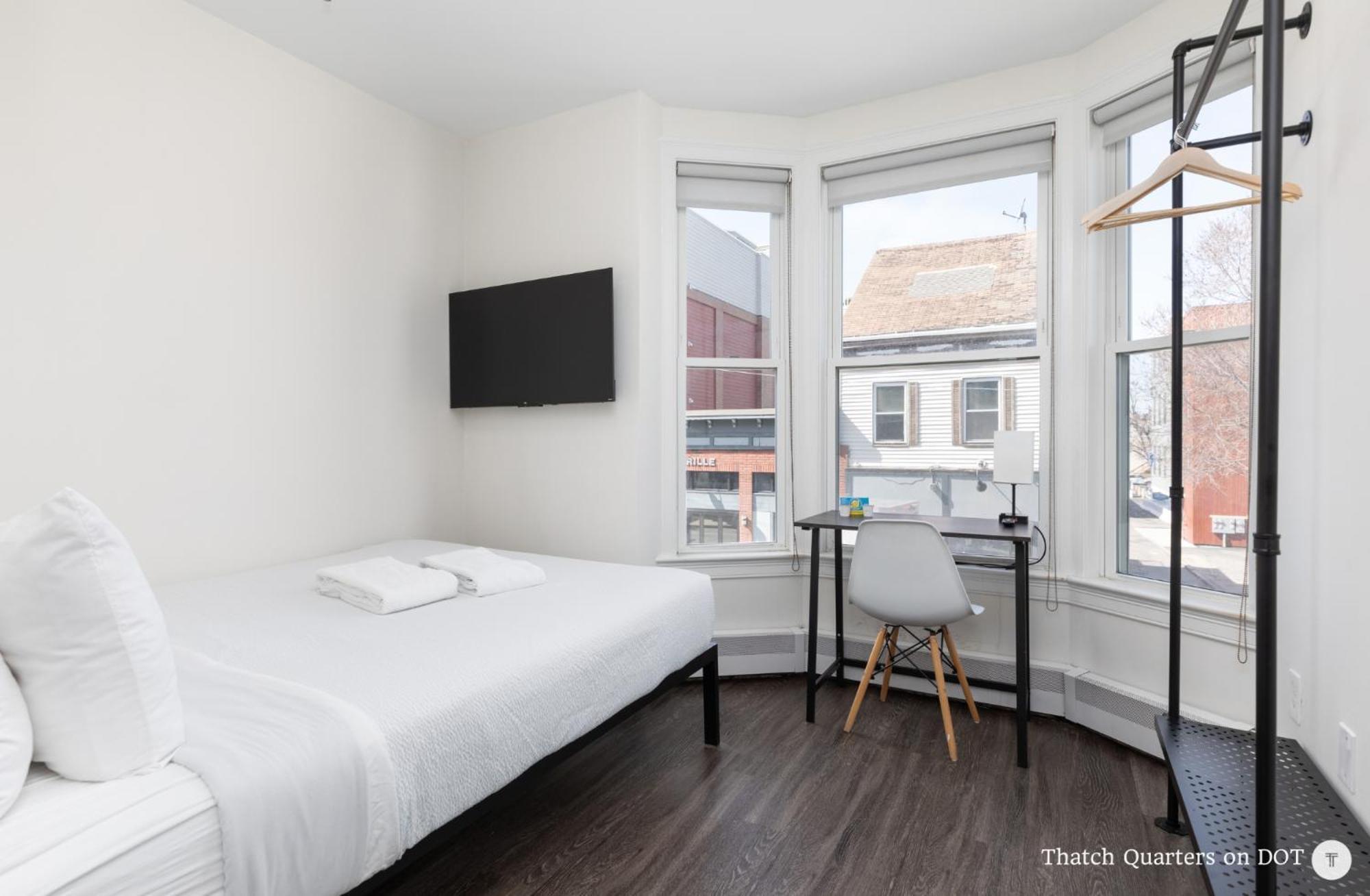 Quarters On Dot By Thatch