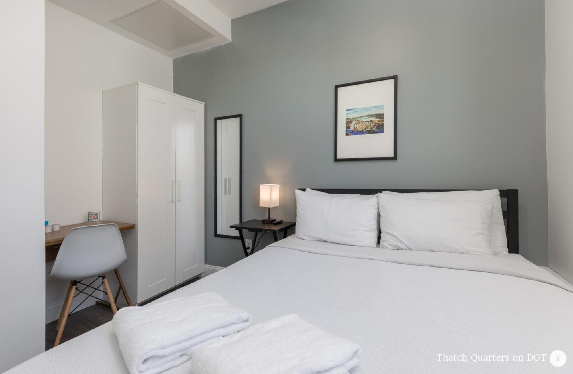 Quarters On Dot By Thatch