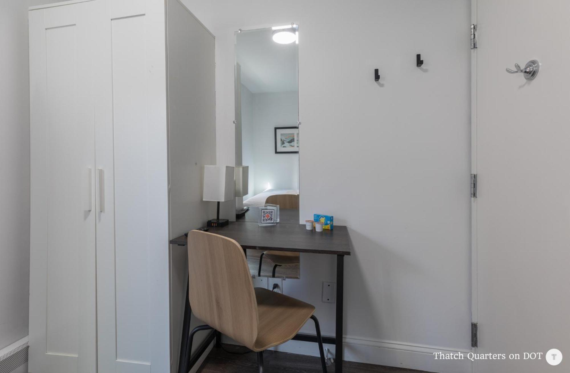 Quarters On Dot By Thatch *