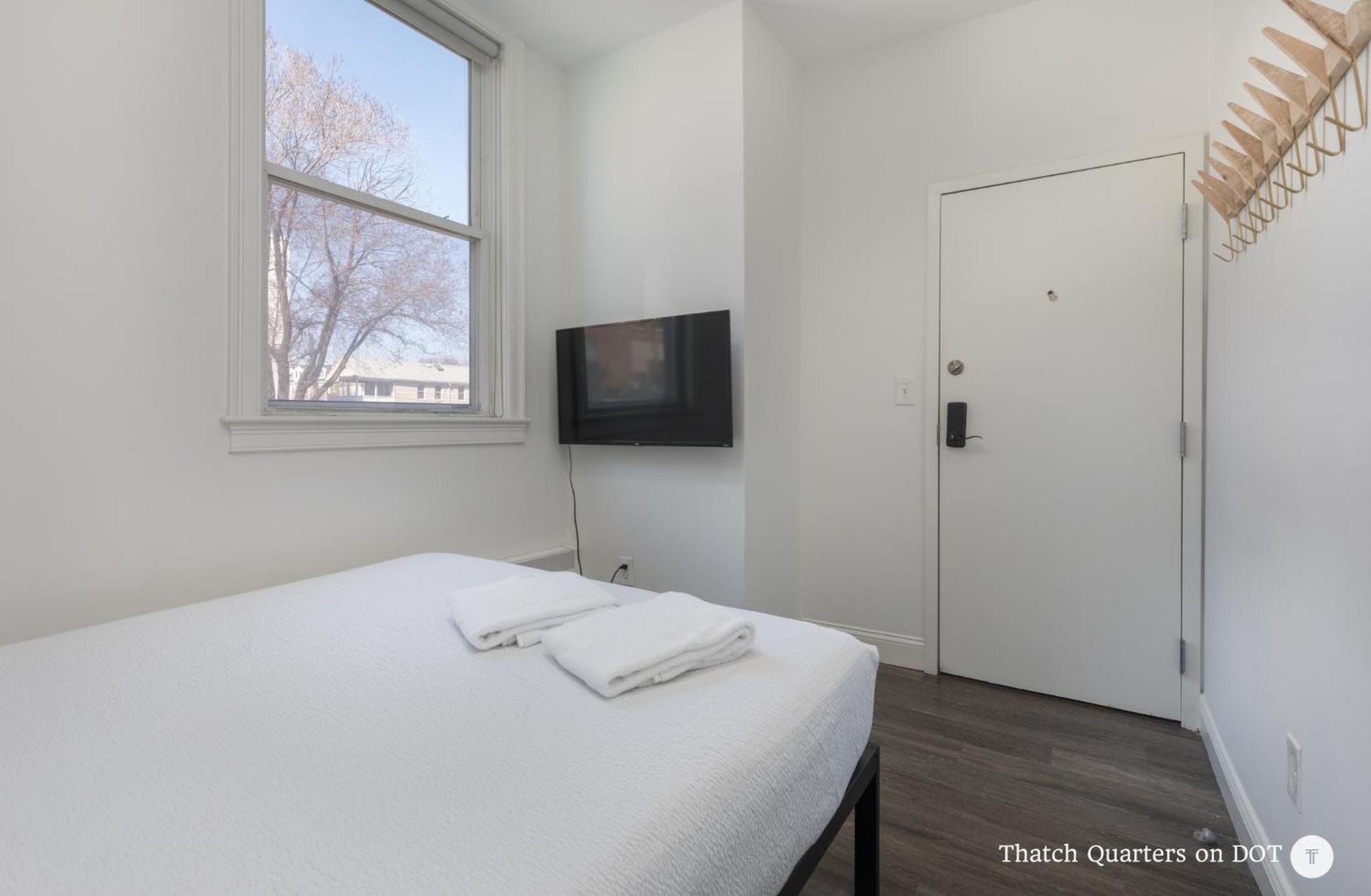 Quarters On Dot By Thatch