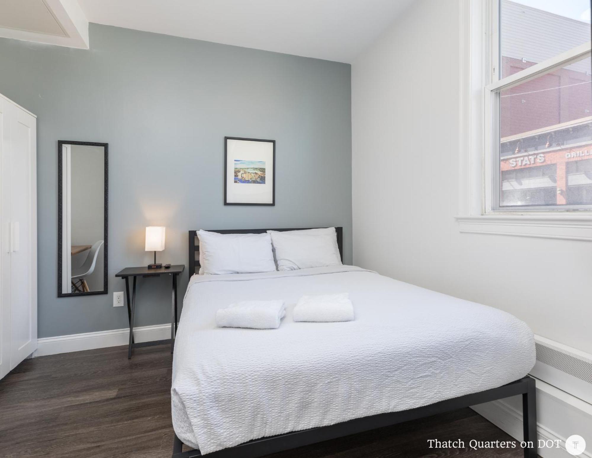 Apartment Quarters On Dot By Thatch