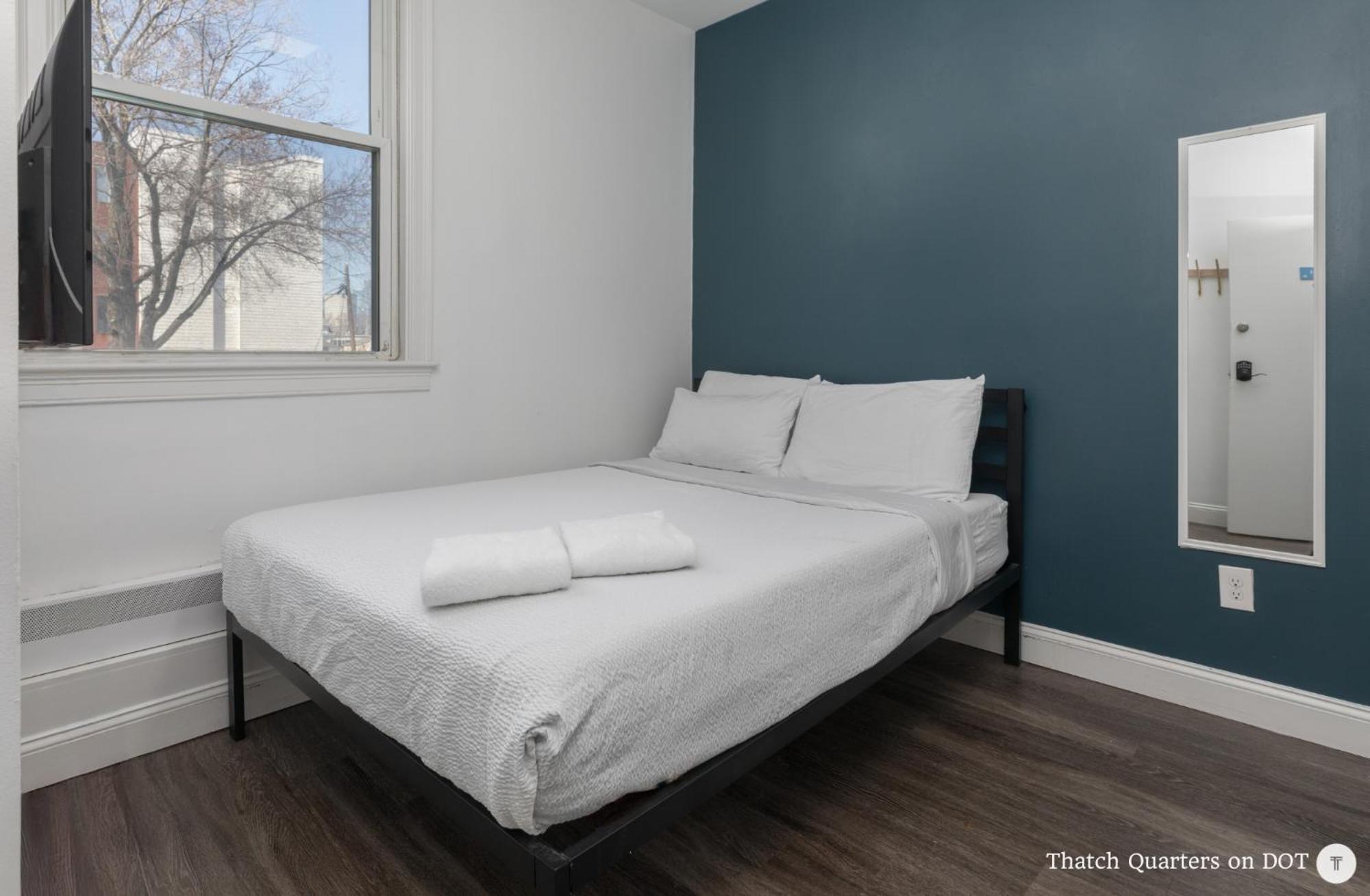 Apartment Quarters On Dot By Thatch *