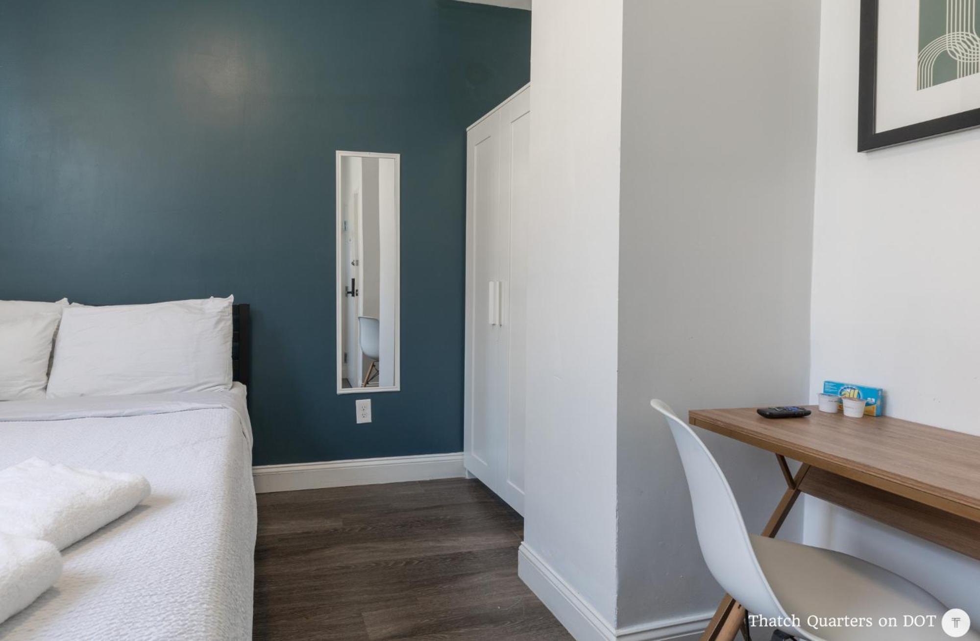 Quarters On Dot By Thatch