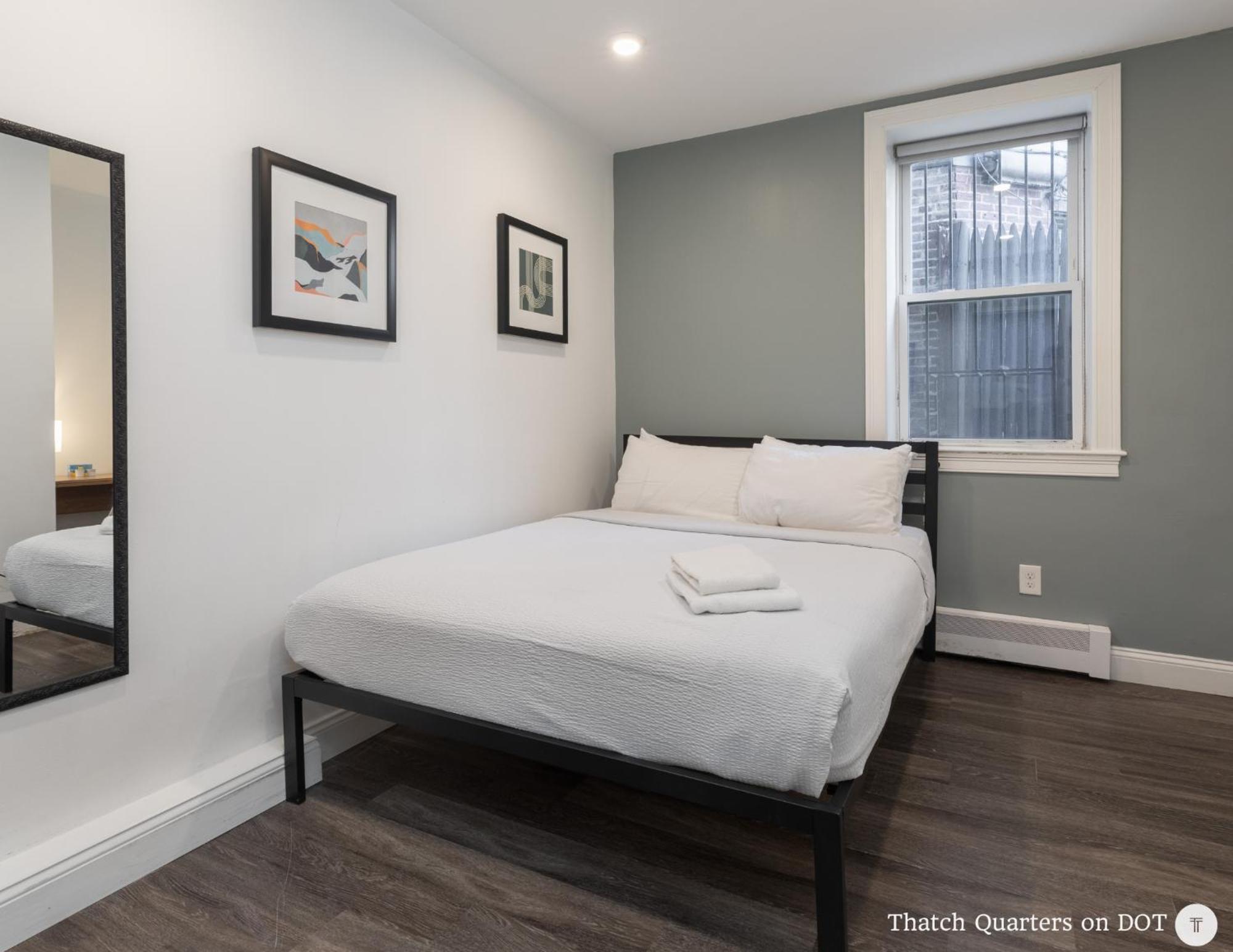 Apartment Quarters On Dot By Thatch