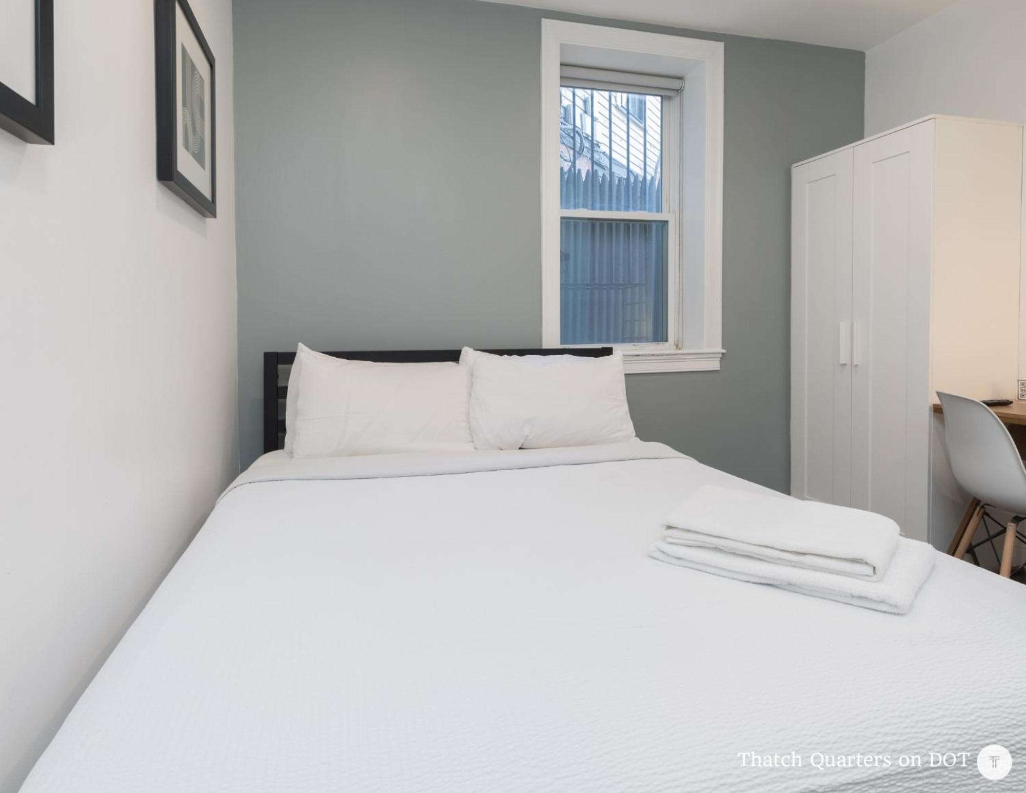 Apartment Quarters On Dot By Thatch