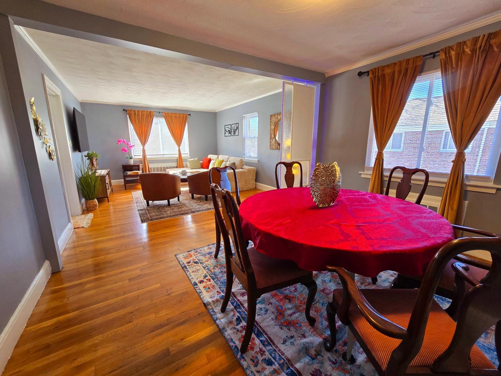 Apartment Charming - Perfect For Groups, Free Parking, 3 Beds Boston