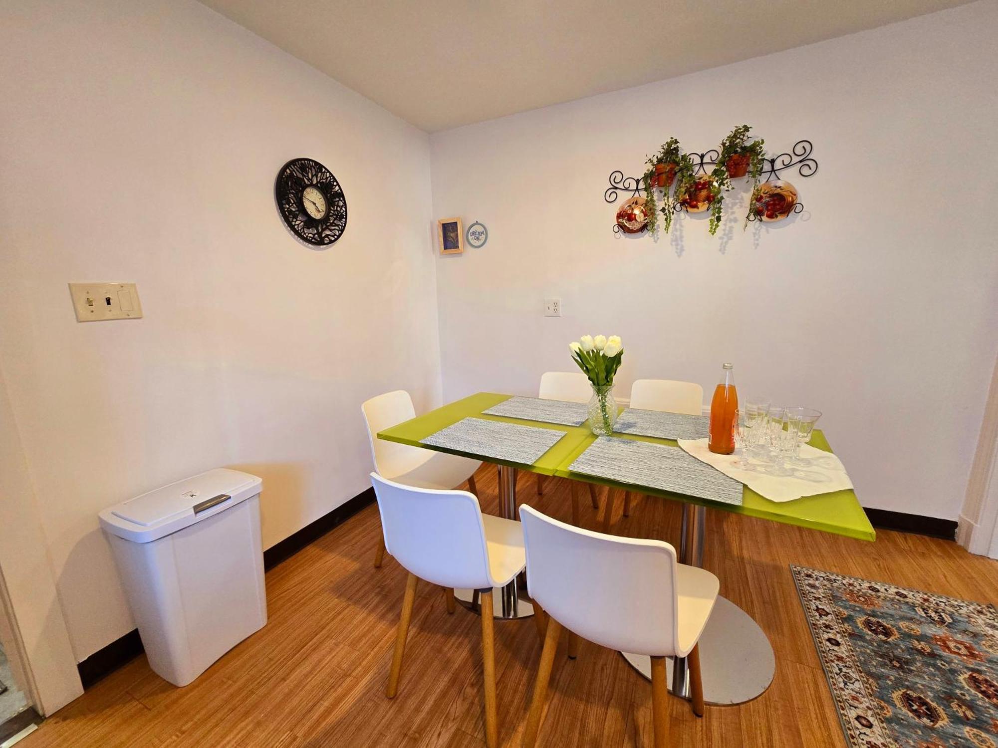 Charming - Perfect For Groups, Free Parking, 3 Beds Apartment *