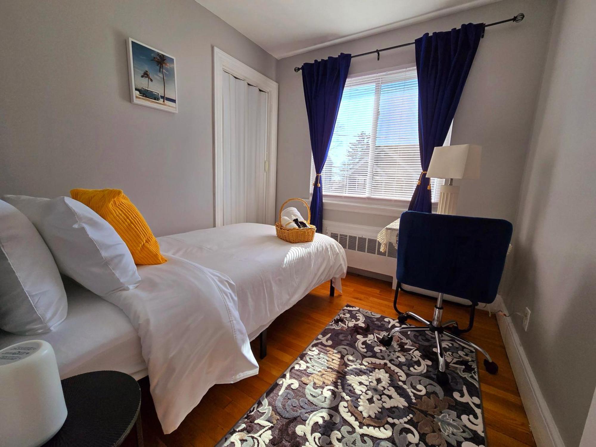 Charming - Perfect For Groups, Free Parking, 3 Beds Apartment *