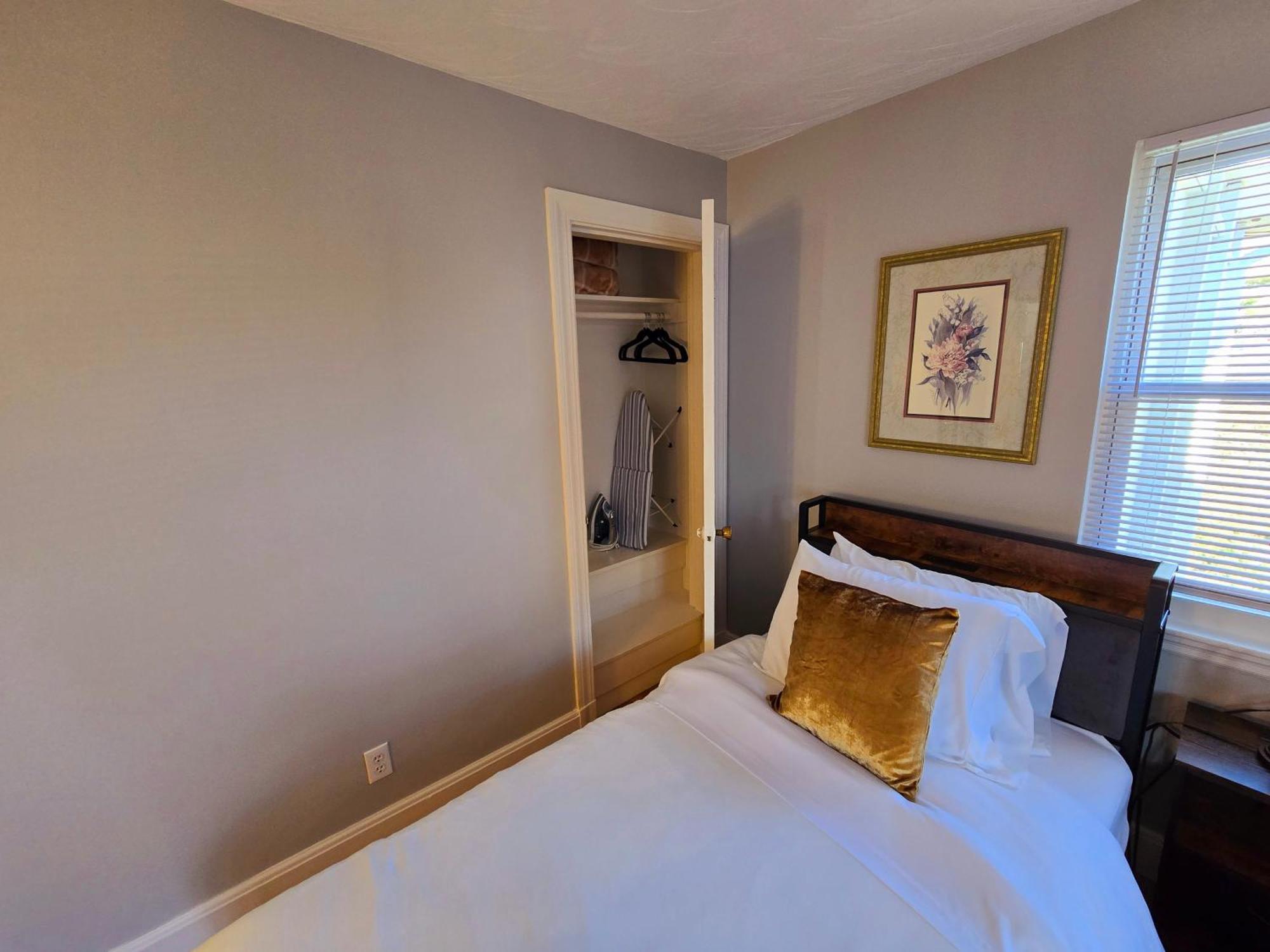 Charming - Perfect For Groups, Free Parking, 3 Beds * Boston