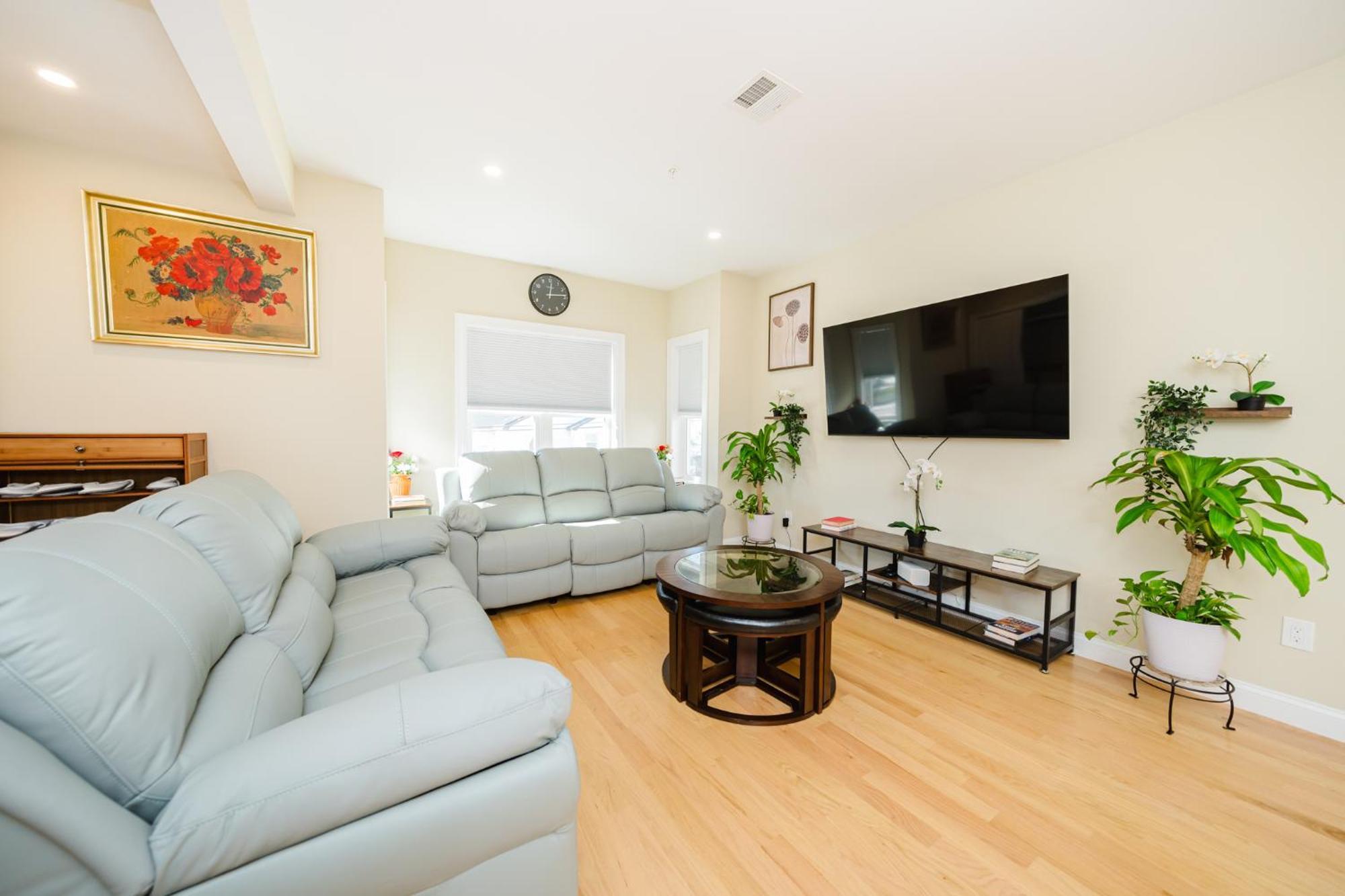60-2 3br - Modern Near Museum Apartment *