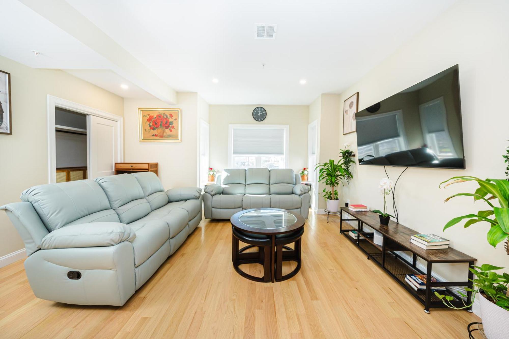 60-2 3br - Modern Near Museum Apartment *