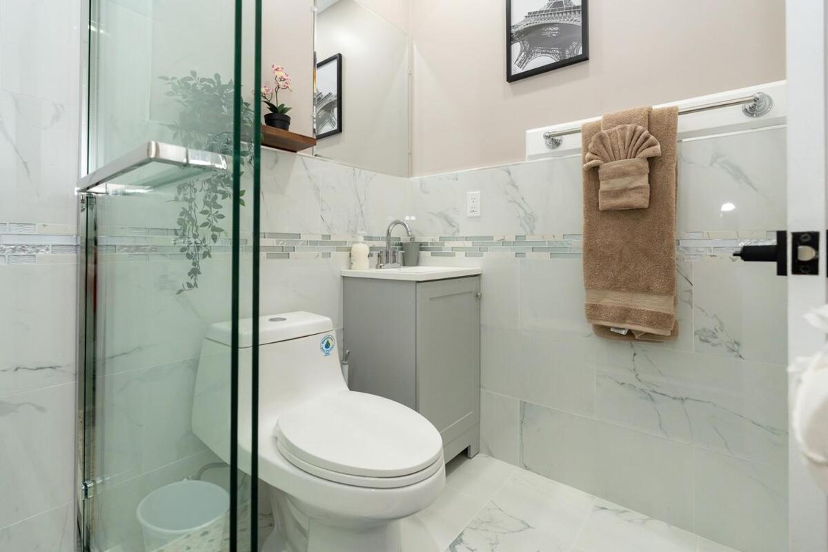 558-2 3br - Renovated Nest Near Aquarium * Boston