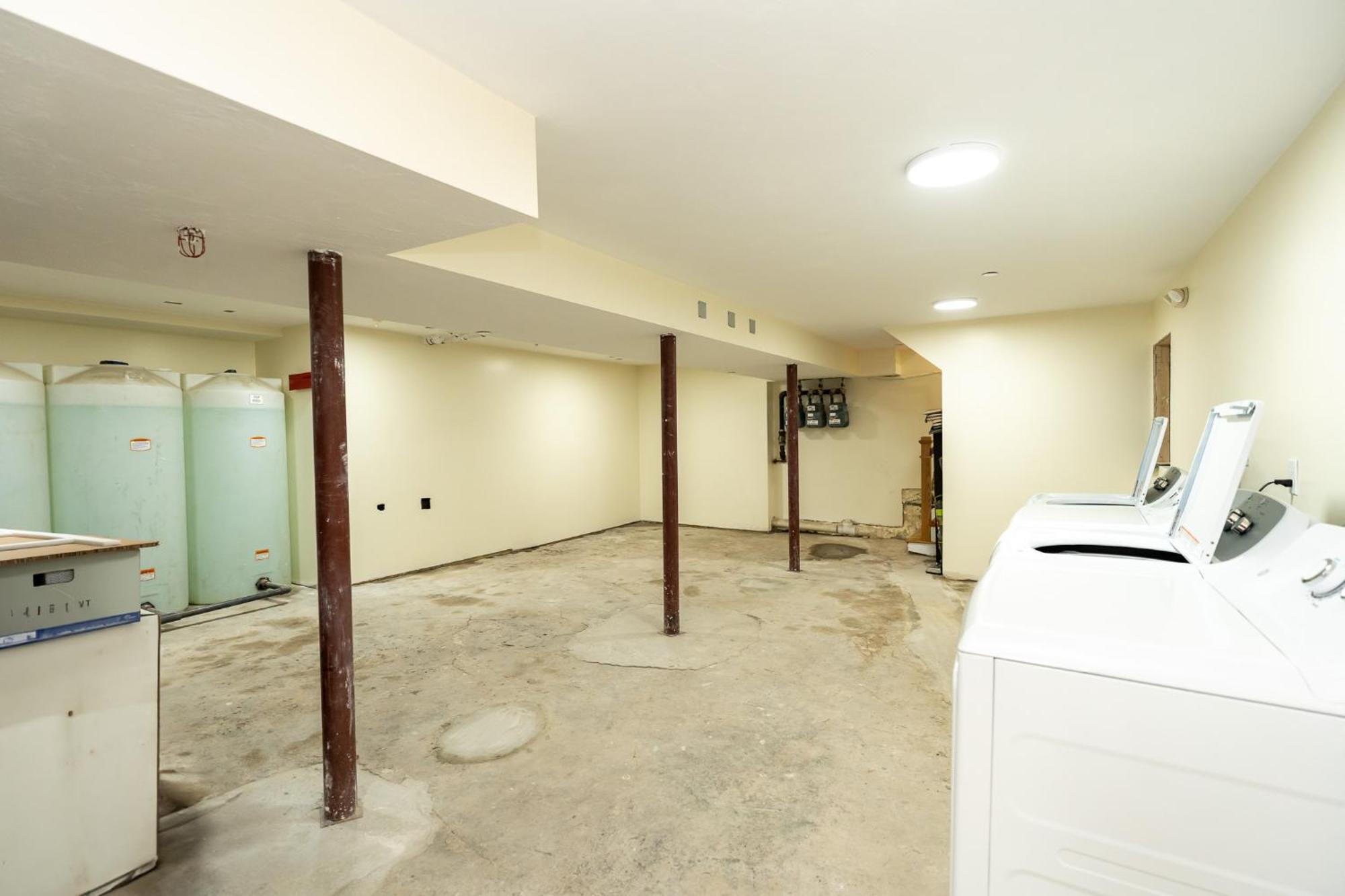 Apartment 558-1 3br - Renovated Nest Near Aquarium