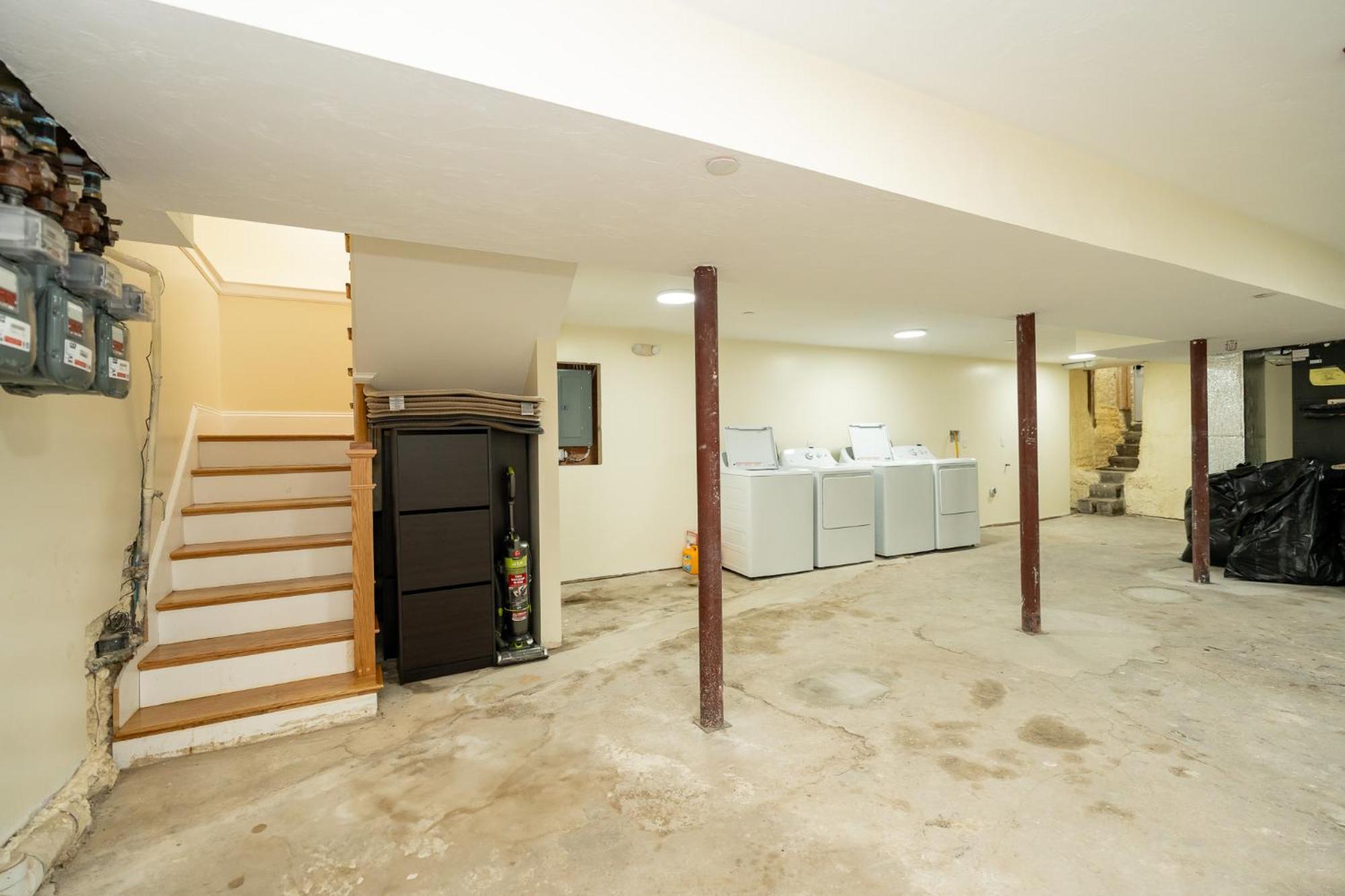 558-1 3br - Renovated Nest Near Aquarium * Boston