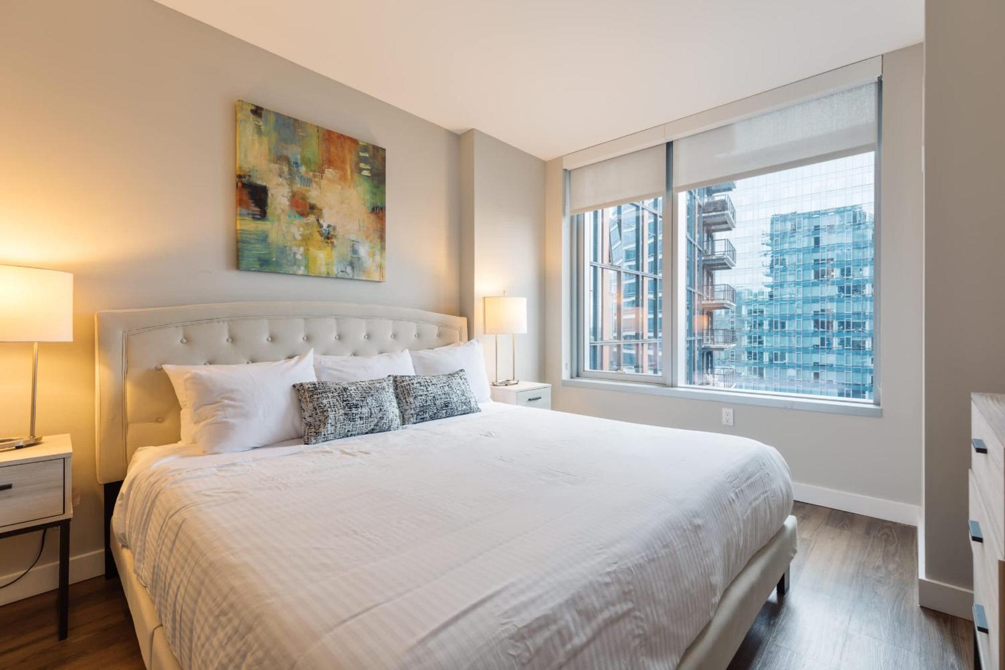 Apartment Luxury With Balcony In Seaport