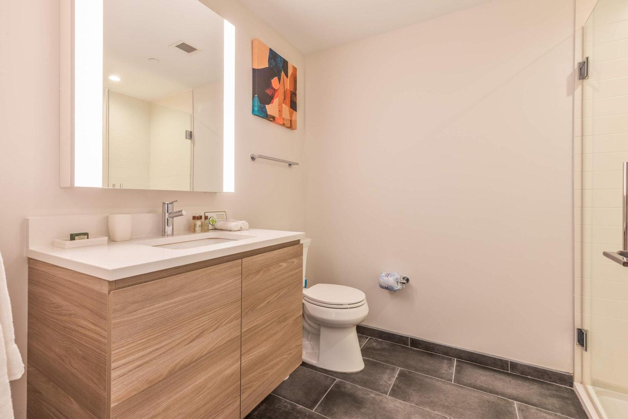 Luxury Heart Of Seaport Apartment