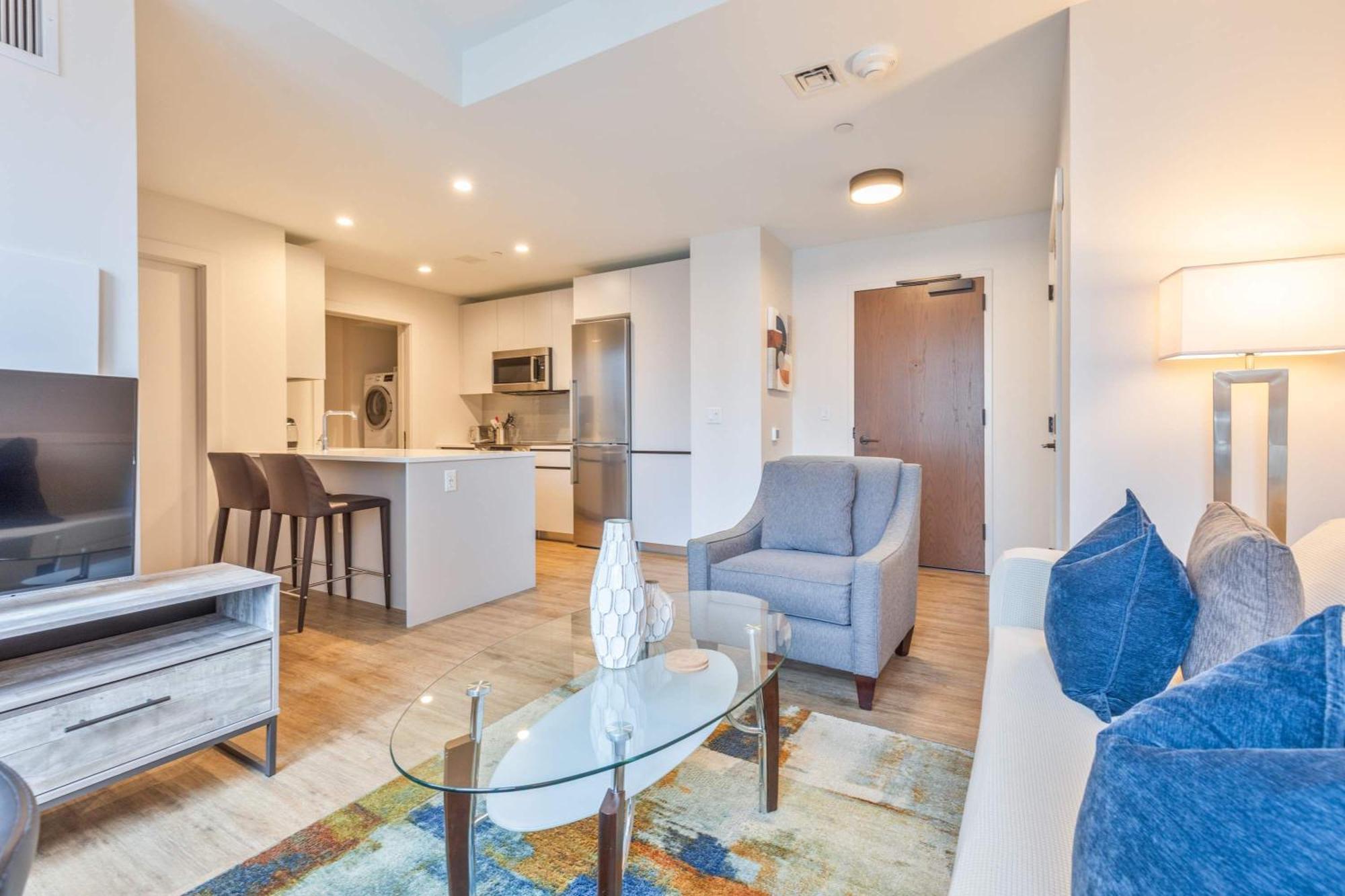 Luxury Heart Of Seaport Apartment