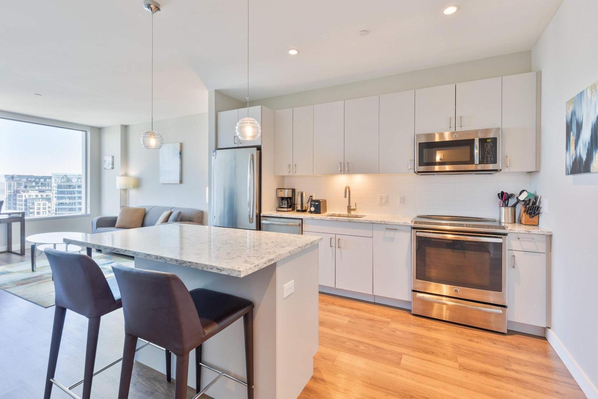 Private Downtown Seaport Apartment *