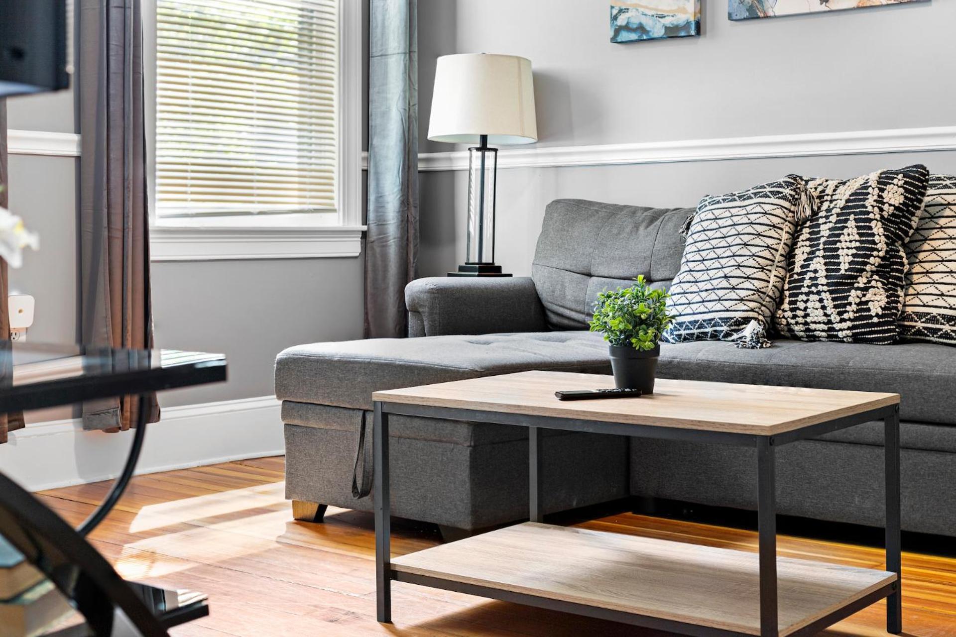 Spacious Near Ashmont Apartment