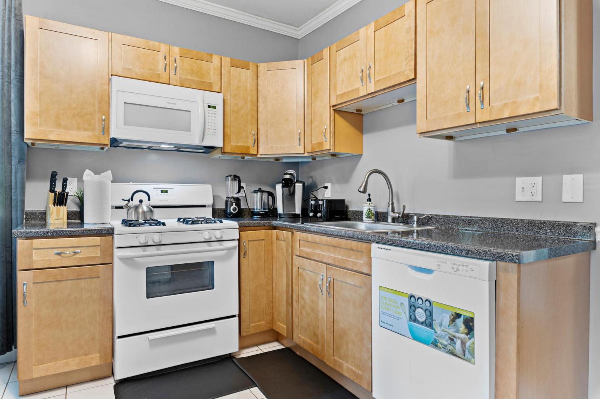 Apartment Spacious Near Ashmont