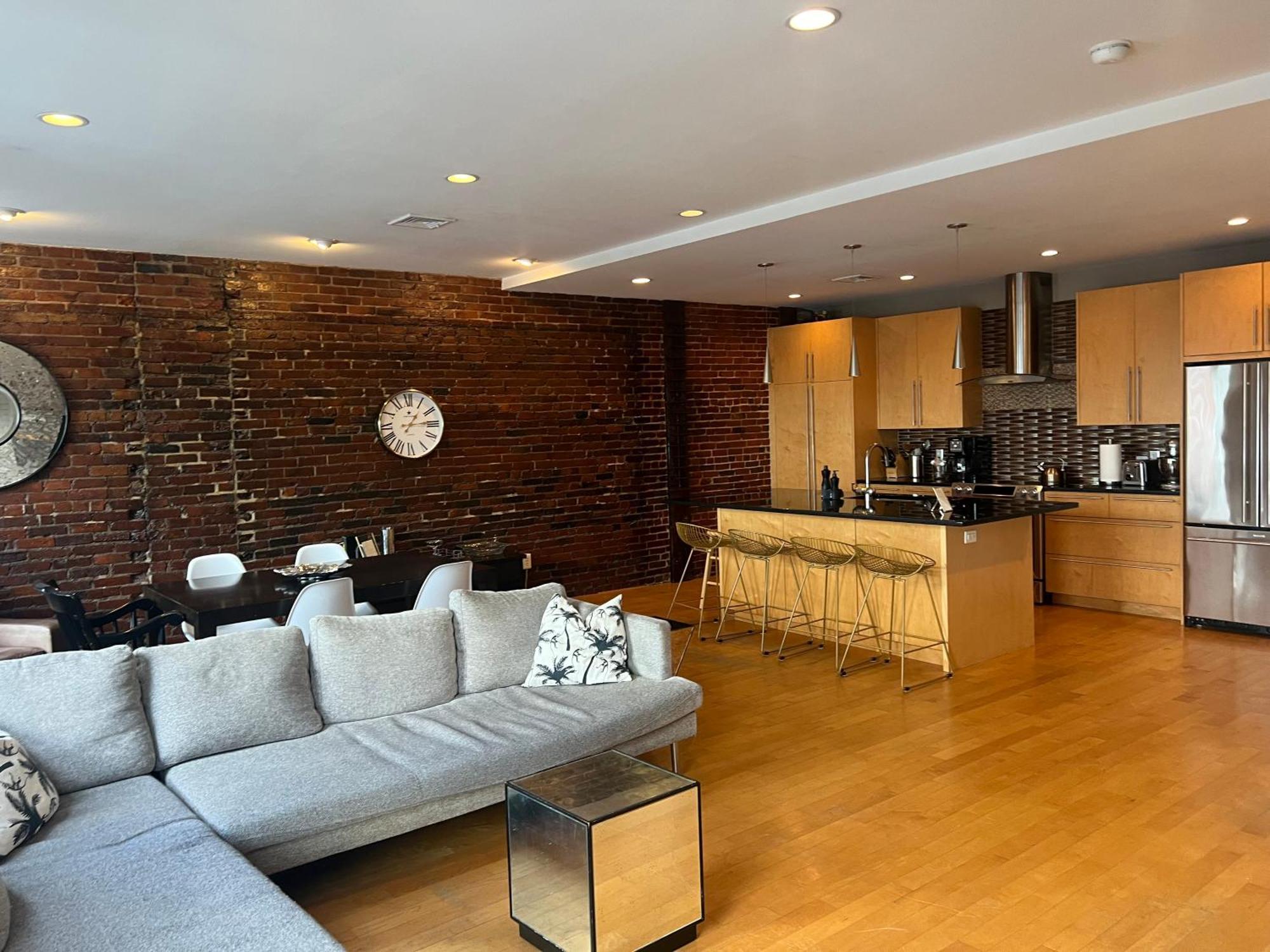 Harbor Views Modern North End Free Parking!