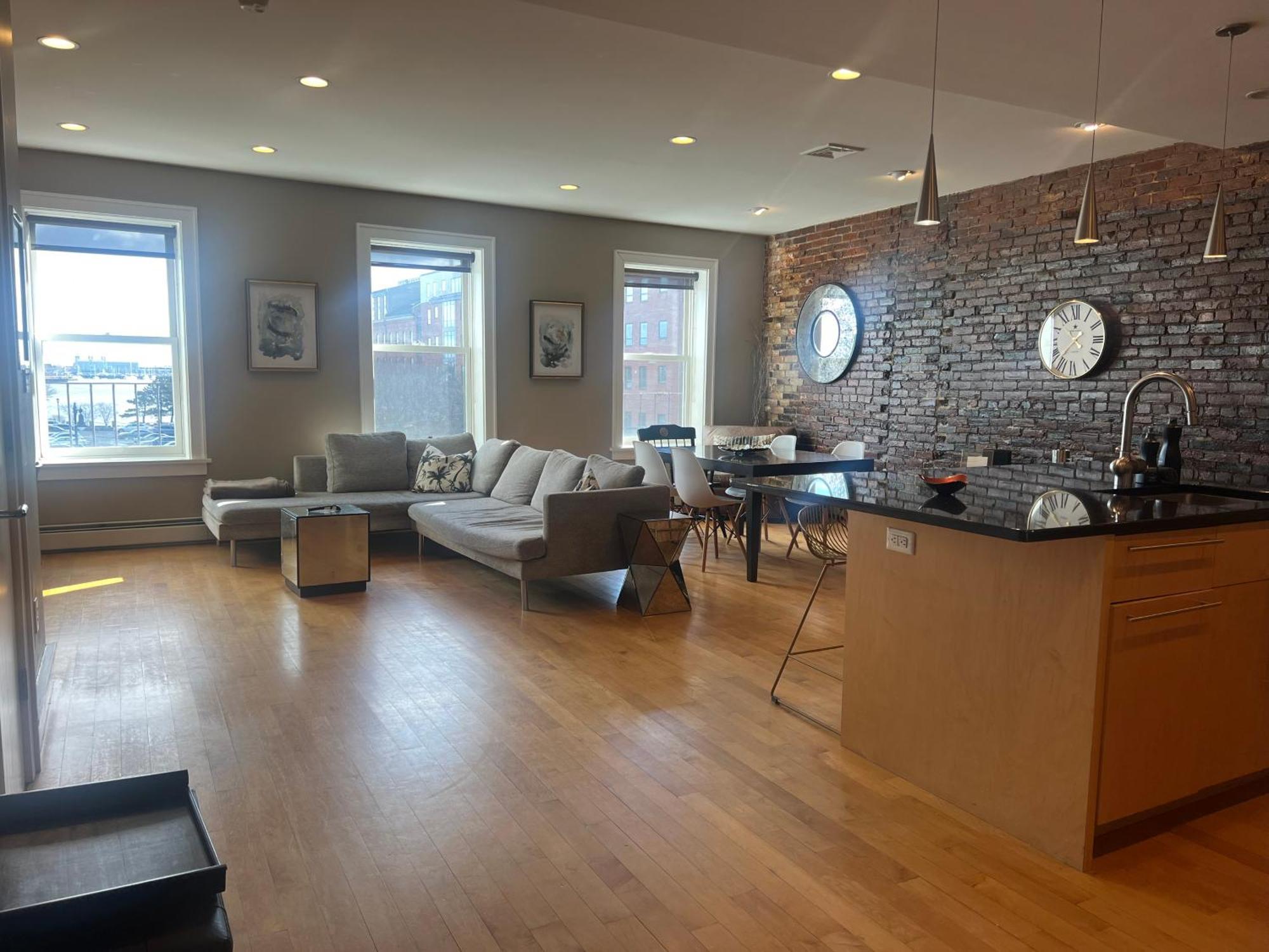 Apartment Harbor Views Modern North End Free Parking!