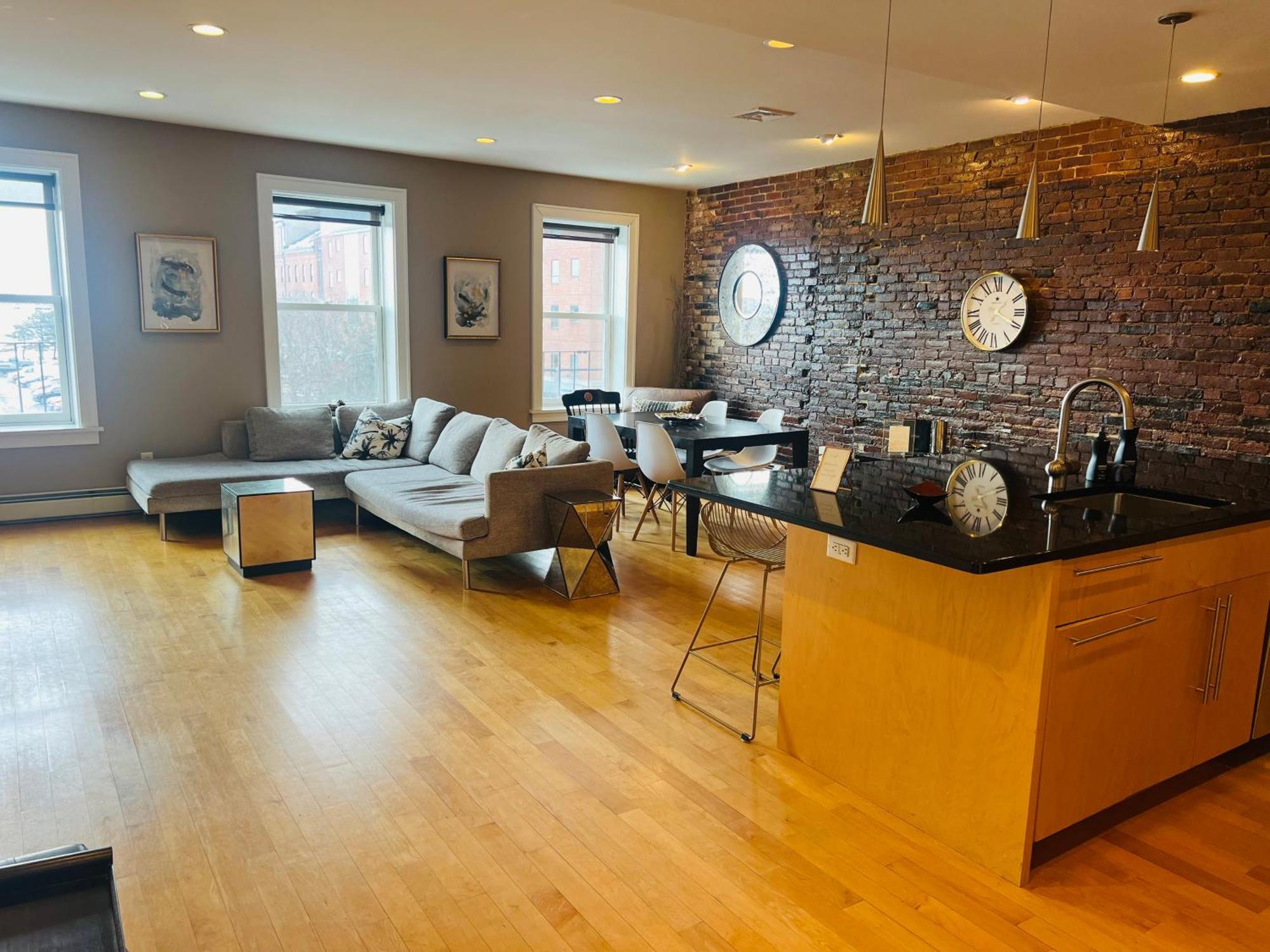 Apartment Harbor Views Modern North End Free Parking! *