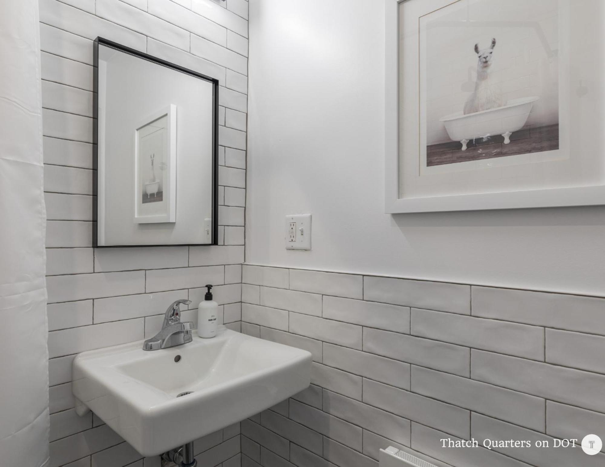 Apartment Quarters On Dot By Thatch