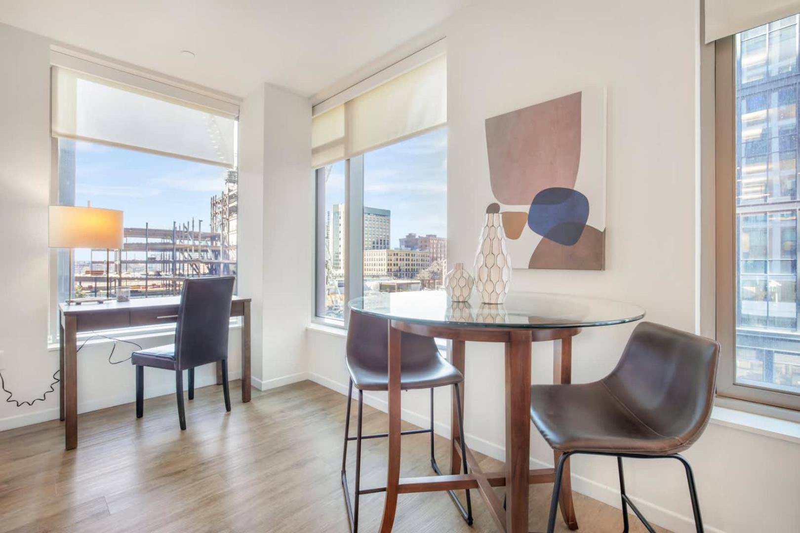 Spacious Full Kitchen In Seaport - Alx-603
