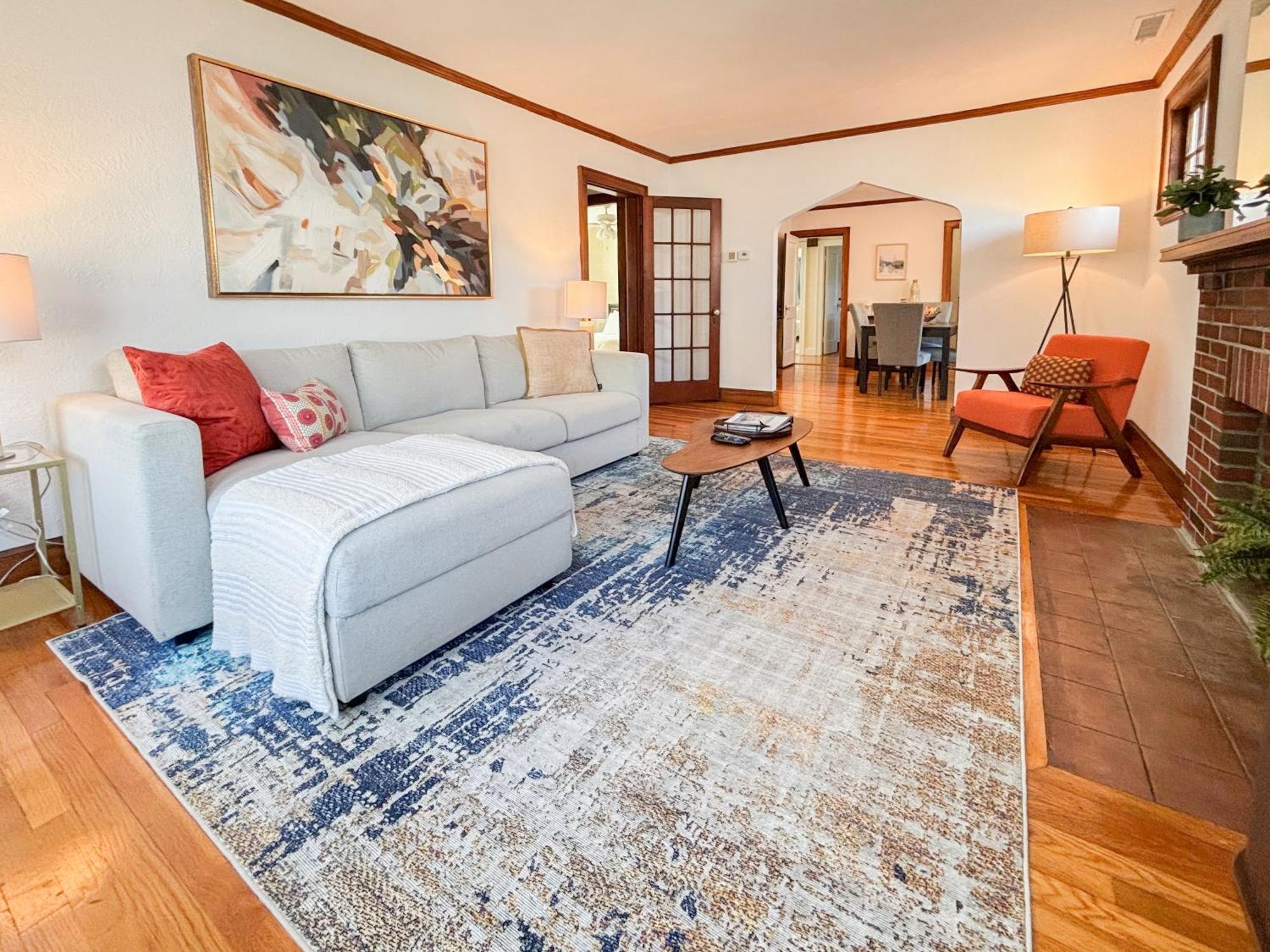 Spacious 3 Bed, In Unit Laundry, Free Prkng *