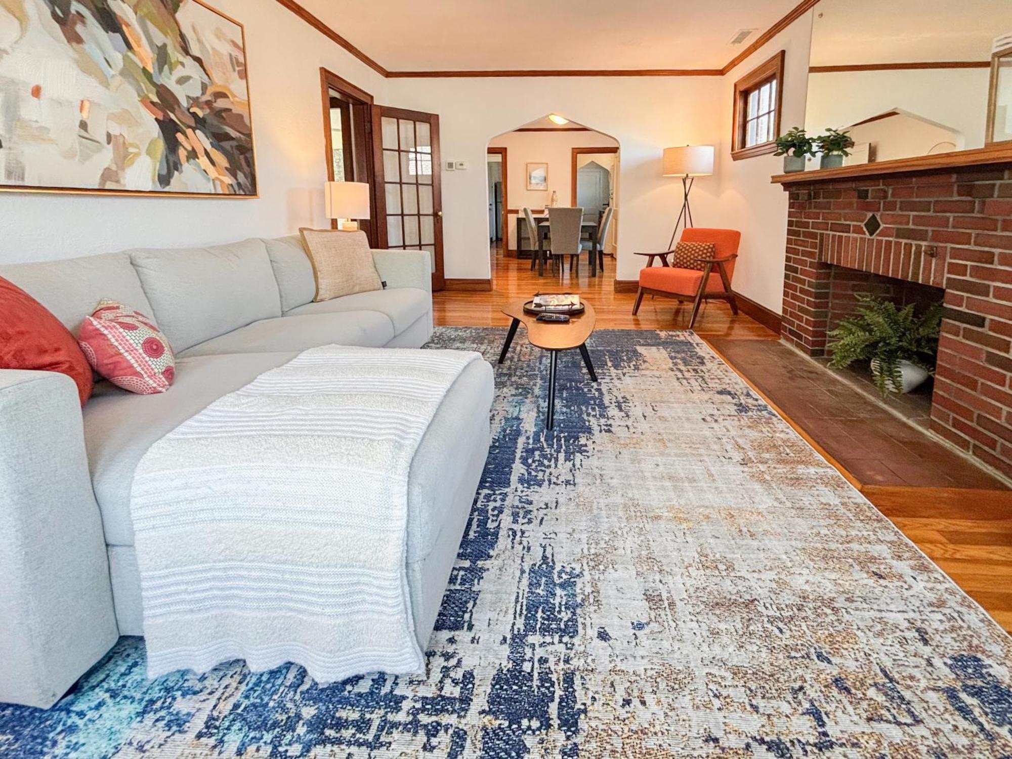 Spacious 3 Bed, In Unit Laundry, Free Prkng *