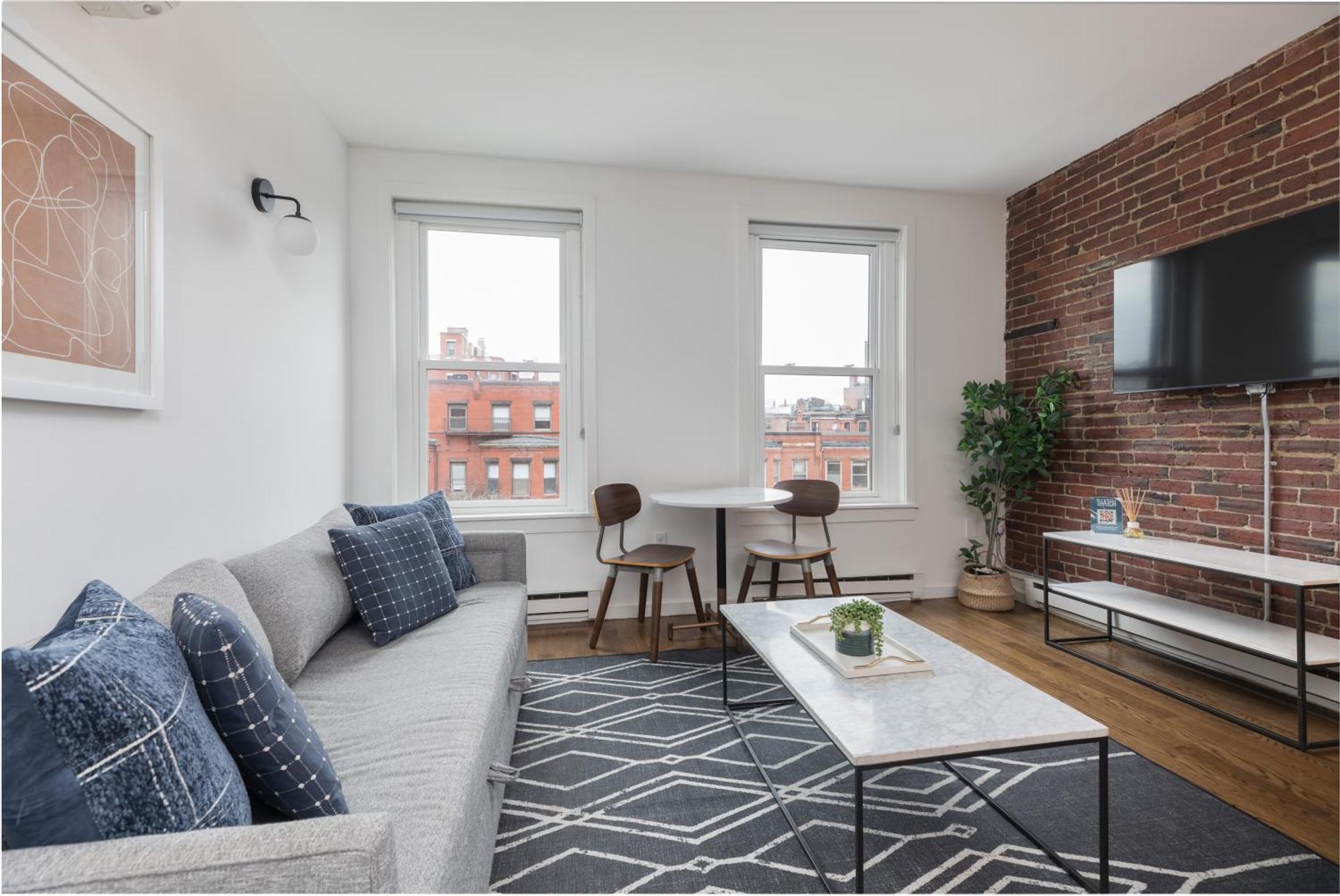 304 Newbury Street By Thatch 4*
