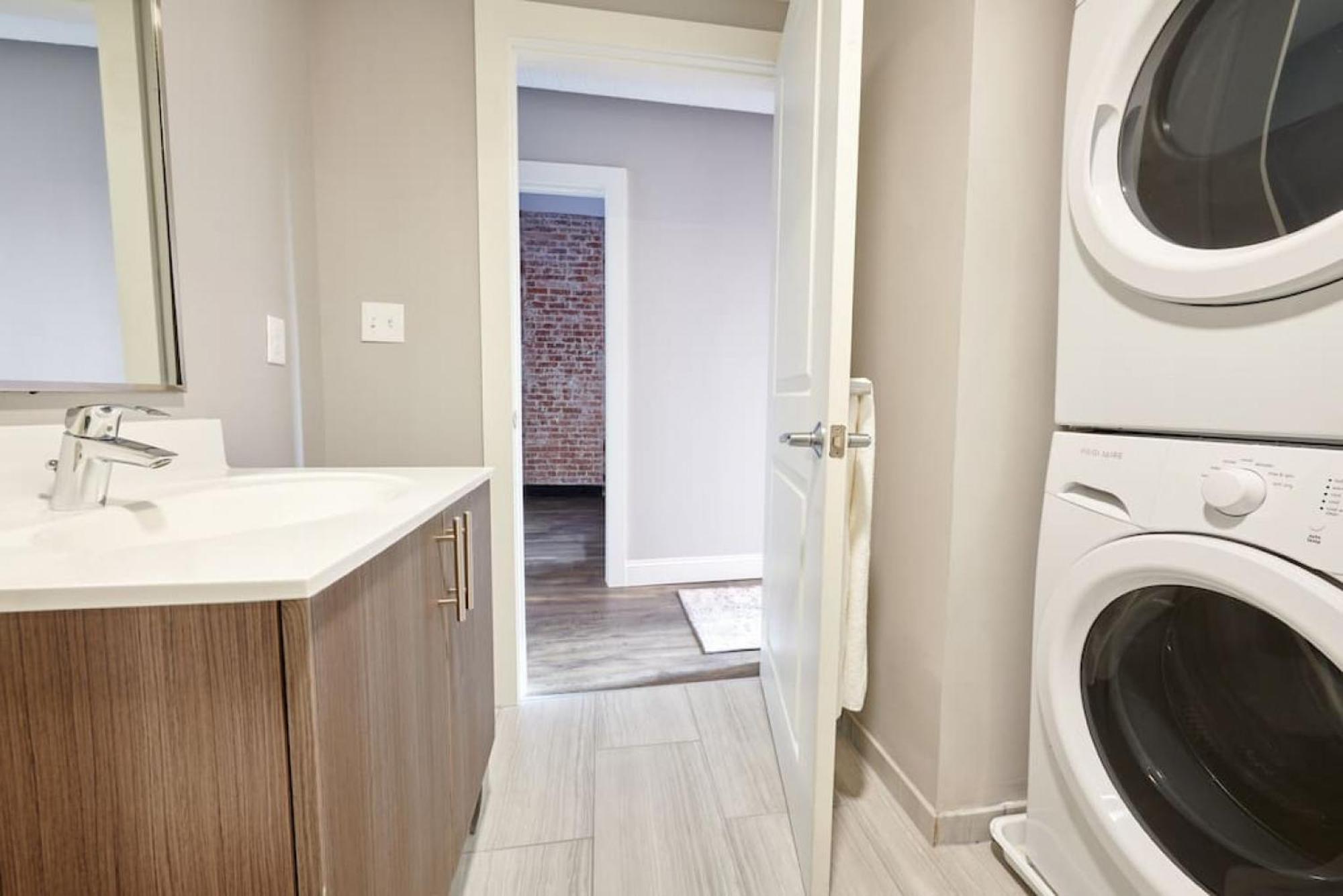 Pet Friendly 3 Bed 2 Bath Steps To Beacon Hill *