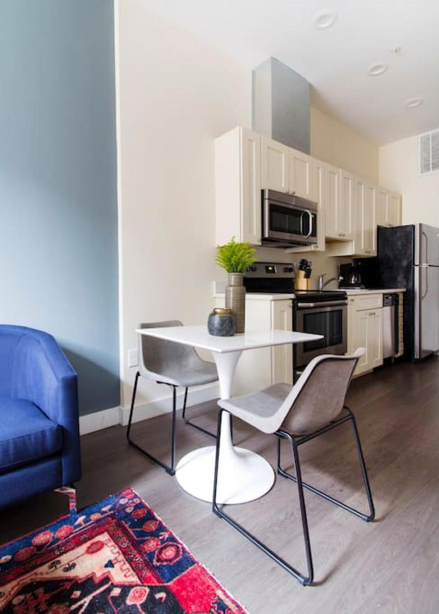 Bright And Bold Loft Fast Wifi Downtown Boston